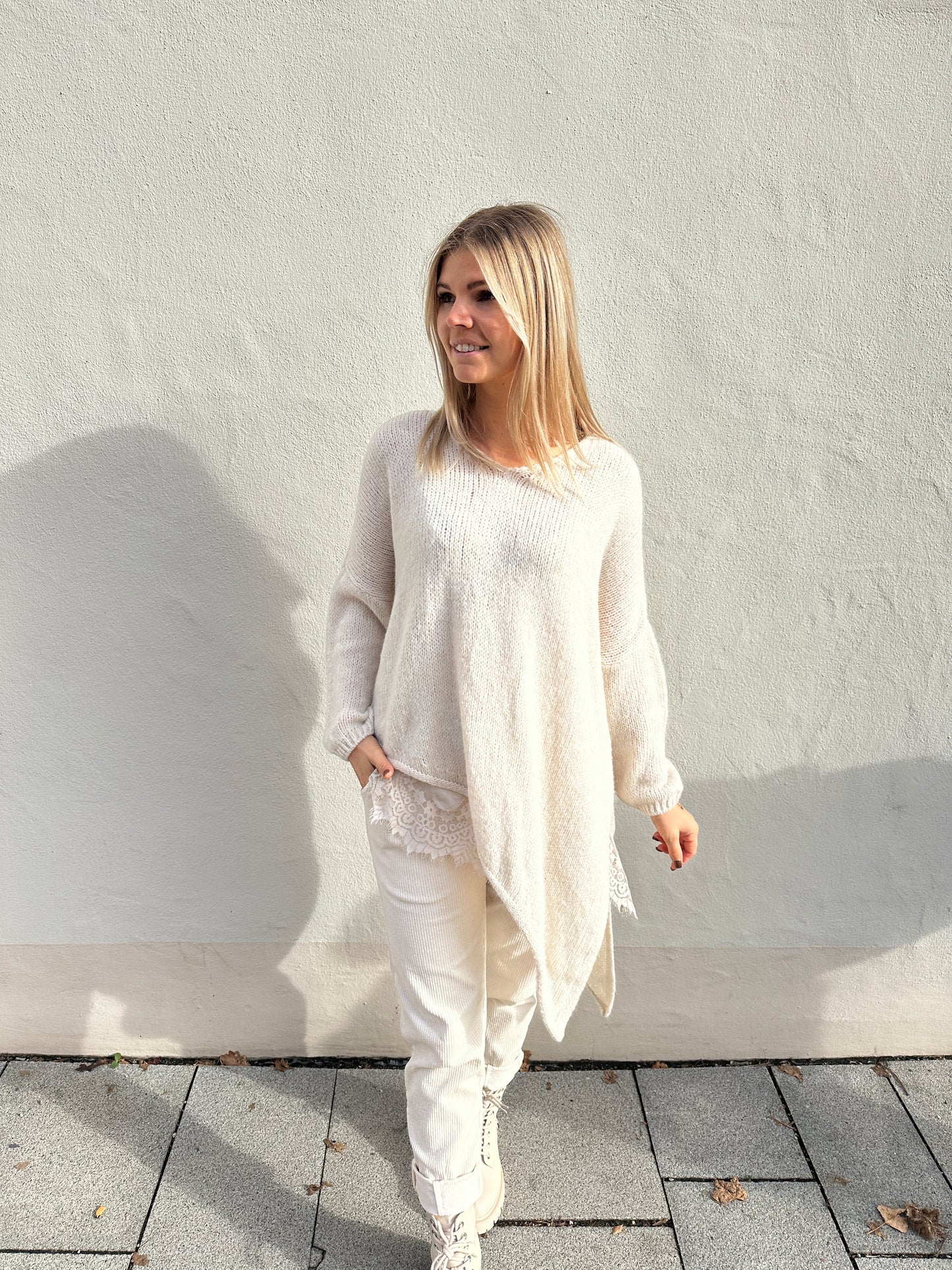 pullover in wollweiß