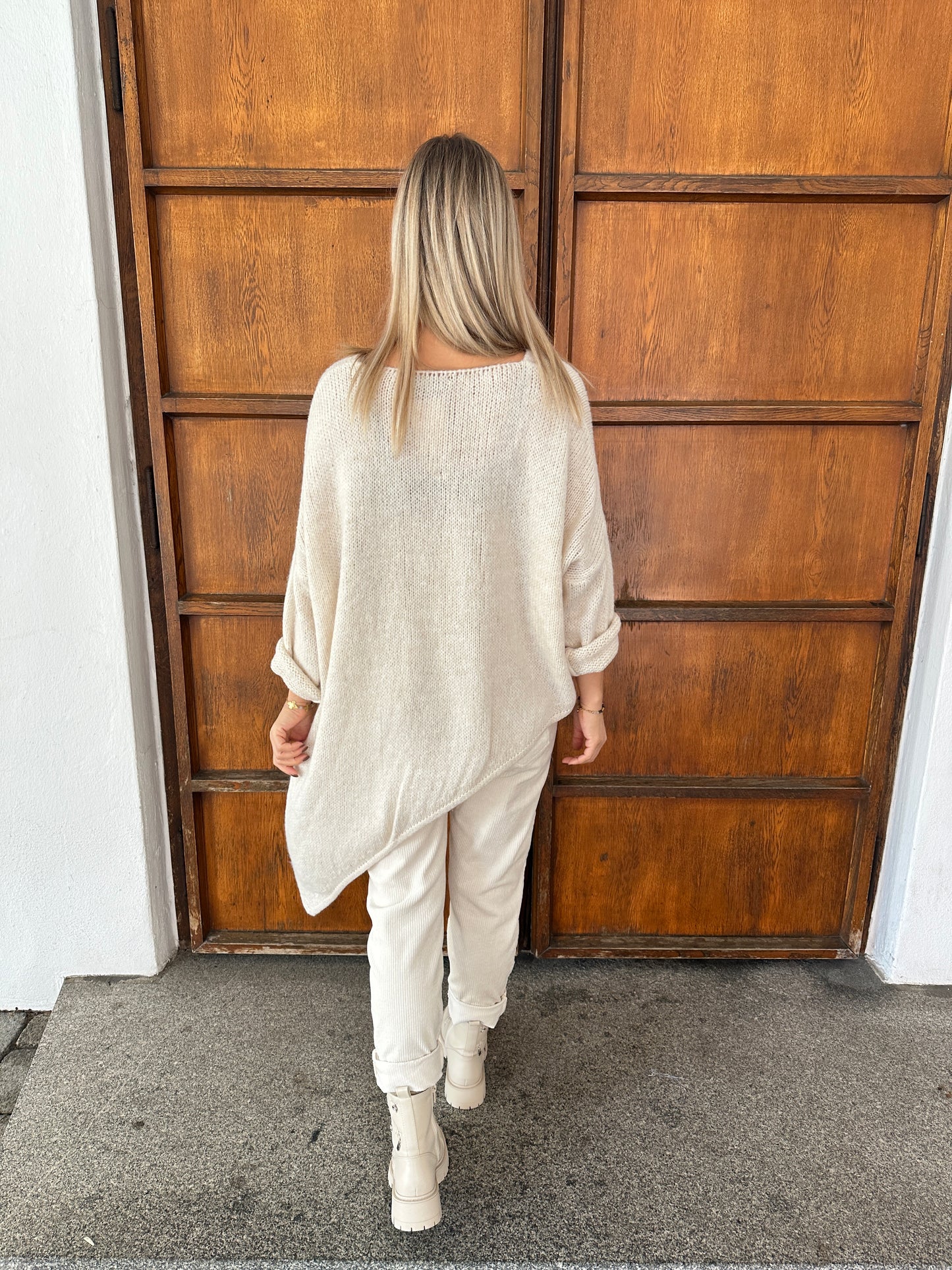 pullover in wollweiß