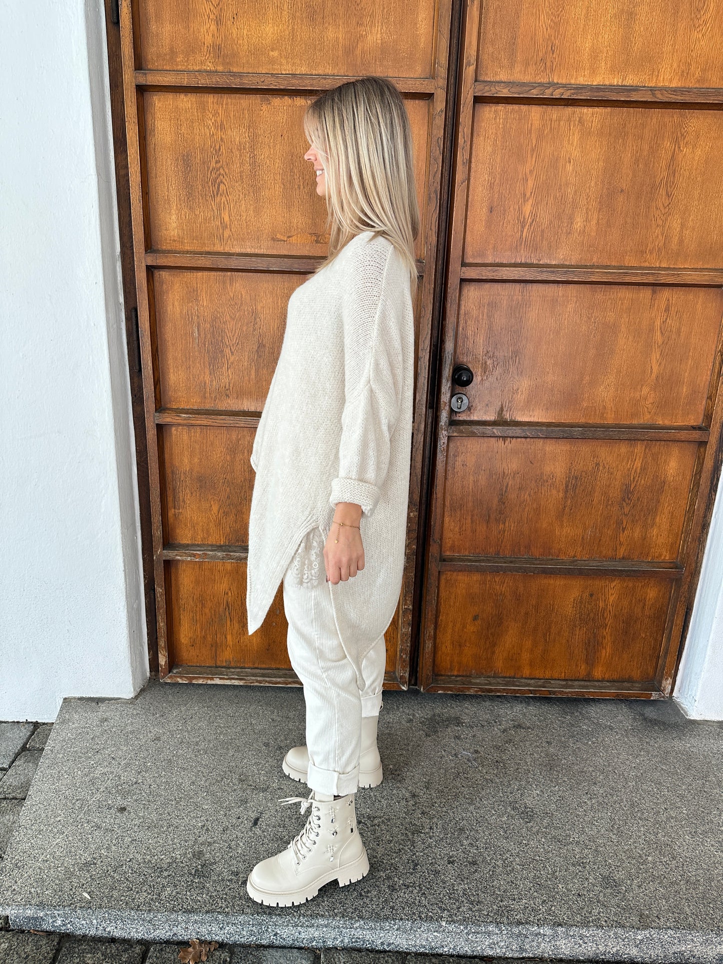 pullover in wollweiß