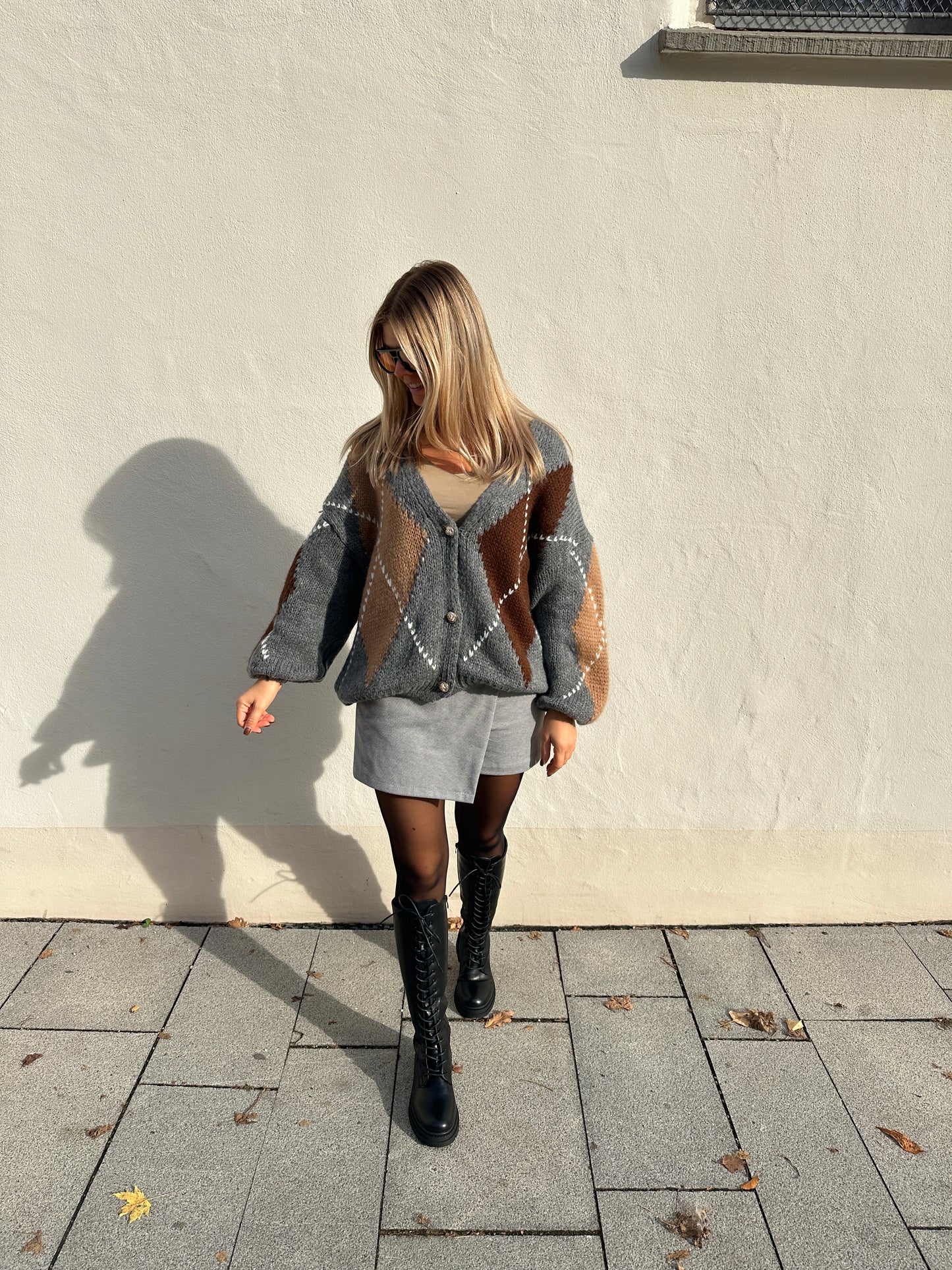 strickjacke mit rautenmuster in grau/schokobraun/zimt