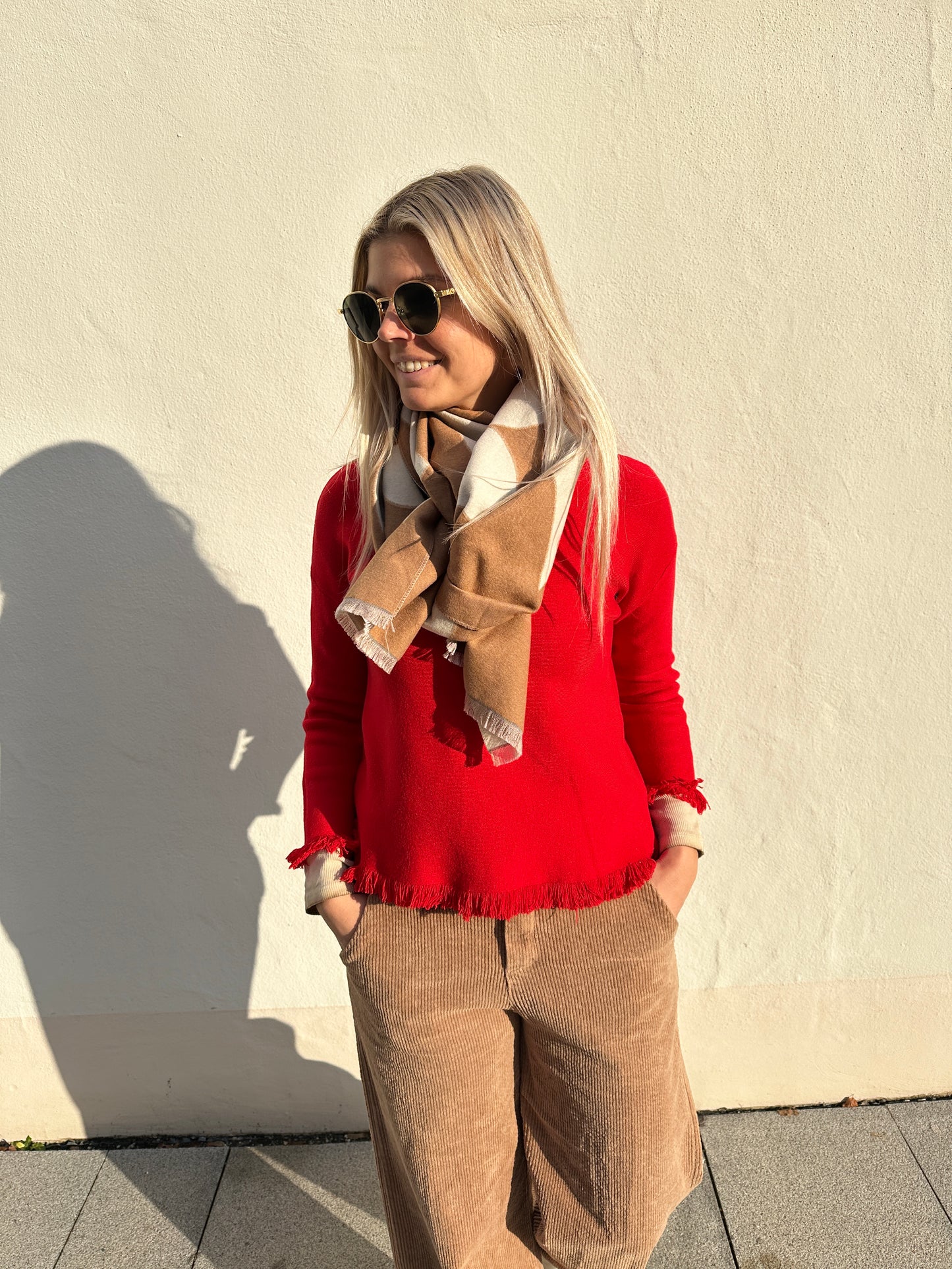 pullover in rot mit fransen