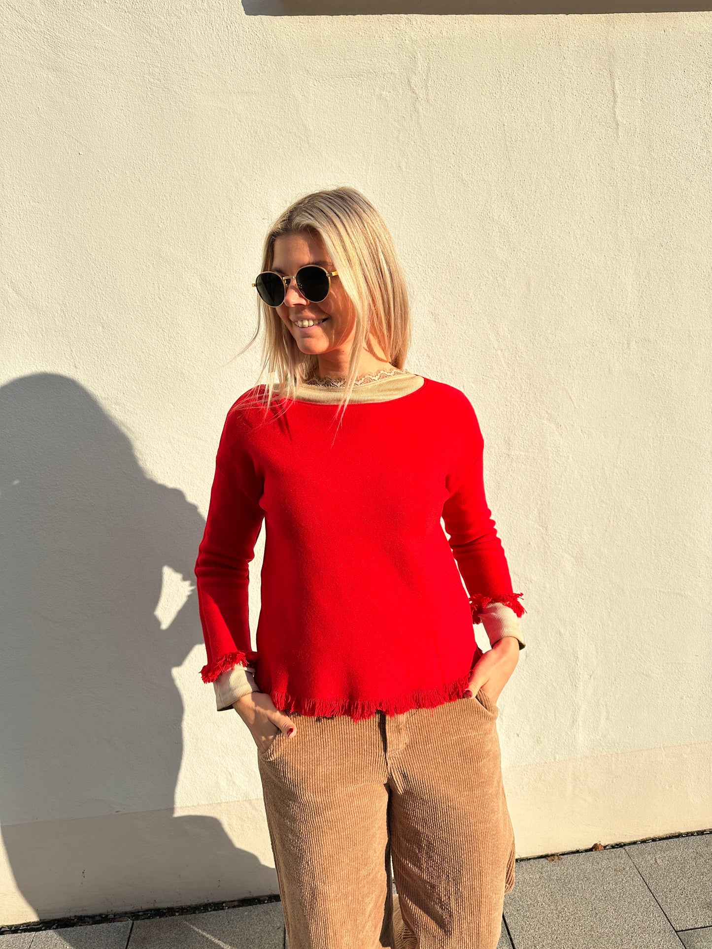 pullover in rot mit fransen