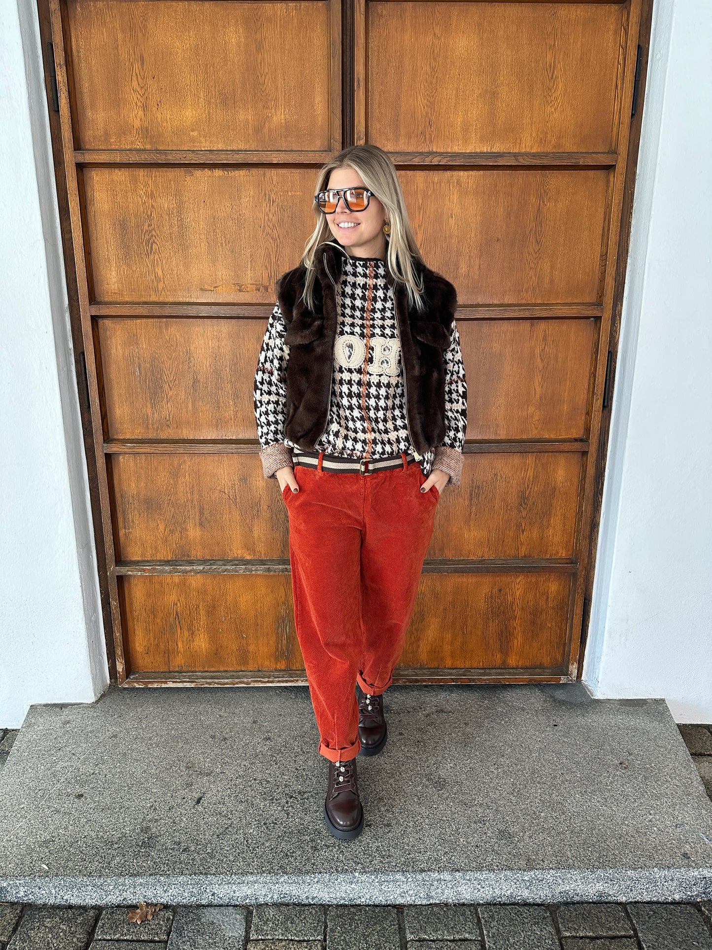 hose in rostbraun (cord)