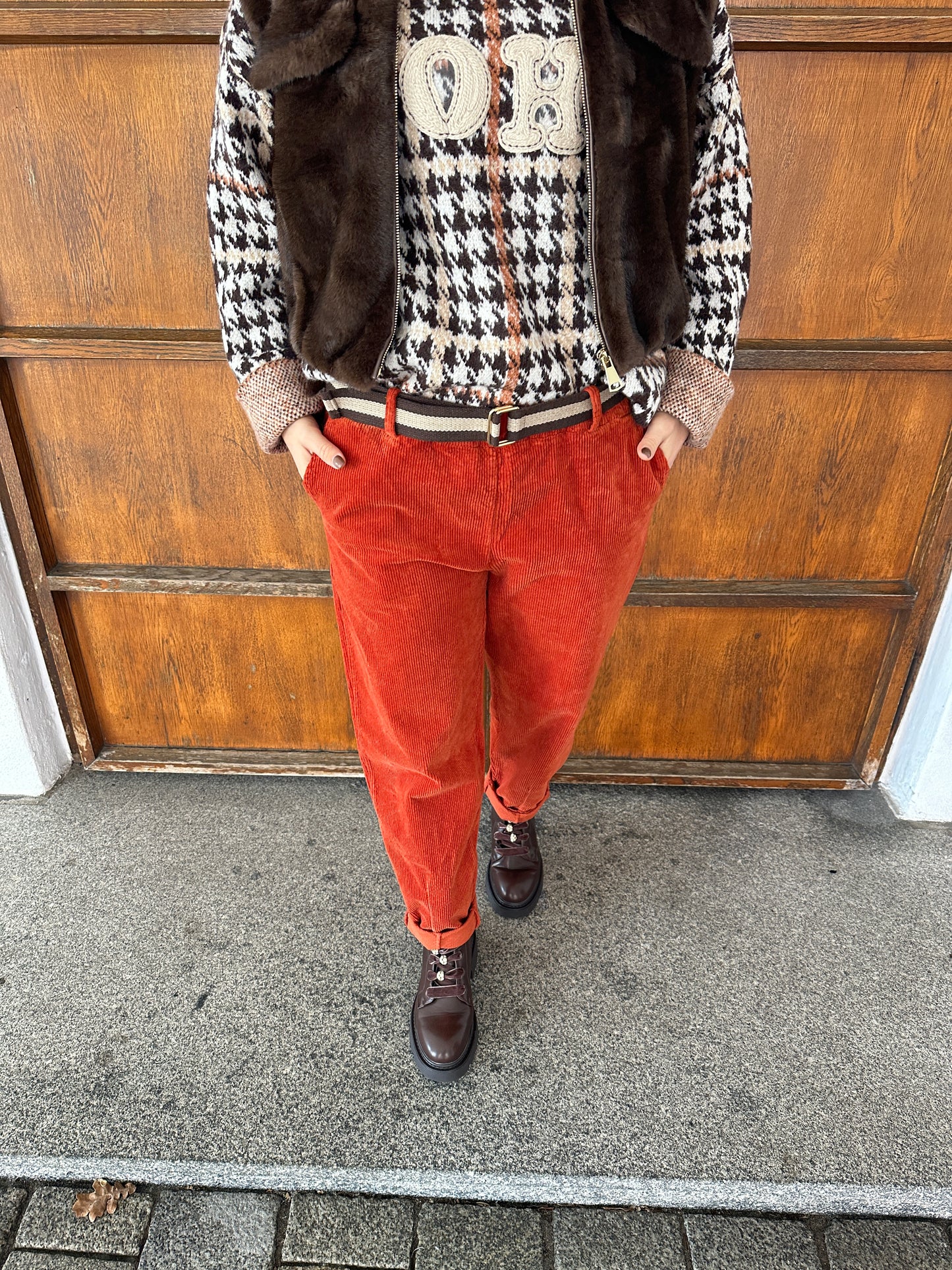 hose in rostbraun (cord)