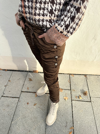 Hose in Schokobraun mit Knöpfe