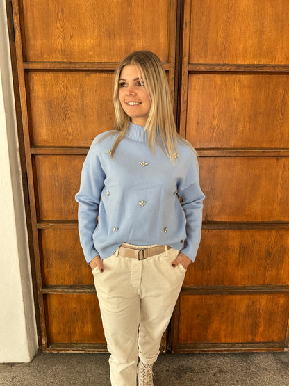 Pullover in Hellblau mit Glitzersteine vorne