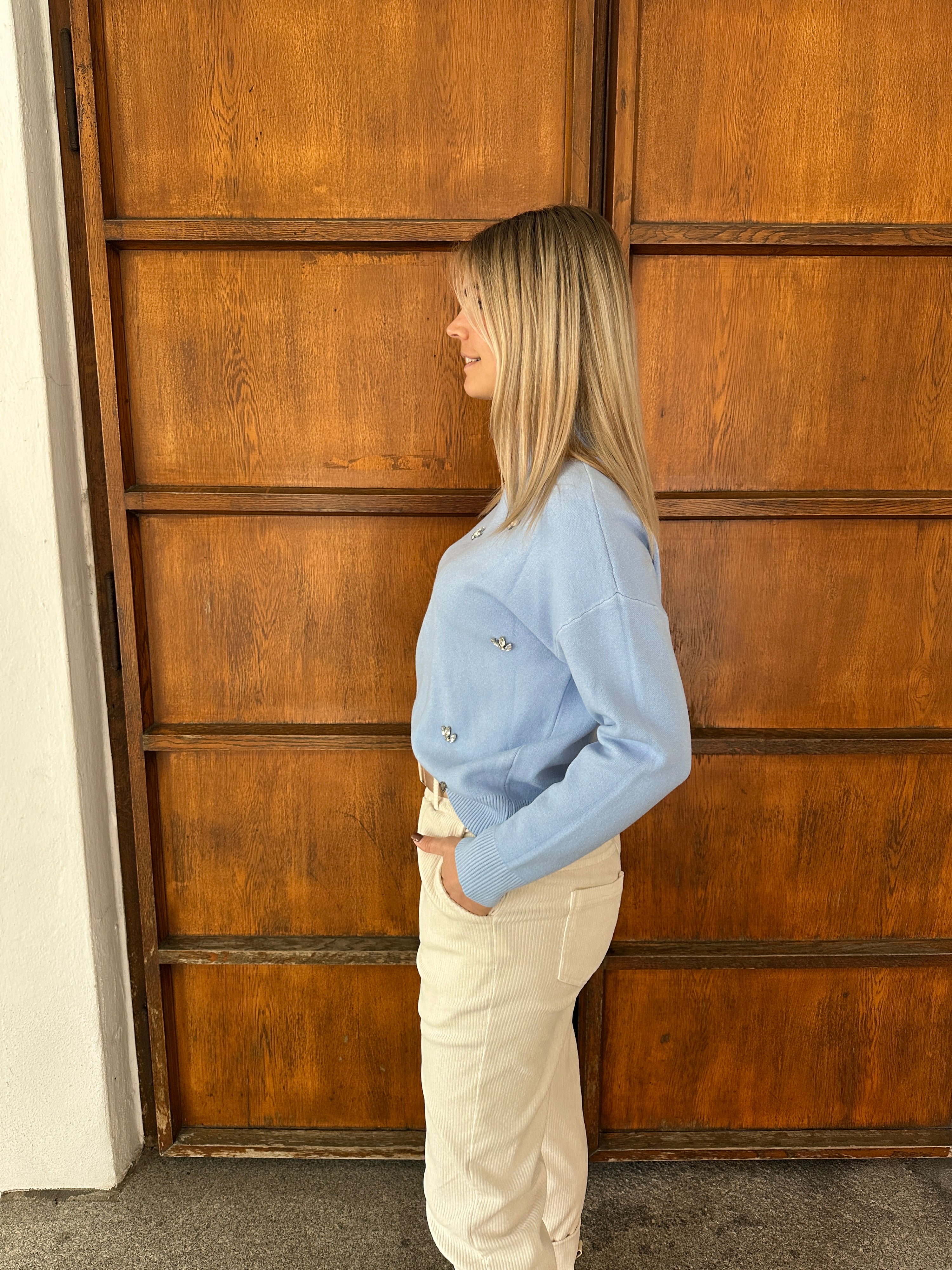 Pullover in Hellblau mit Glitzersteine vorne