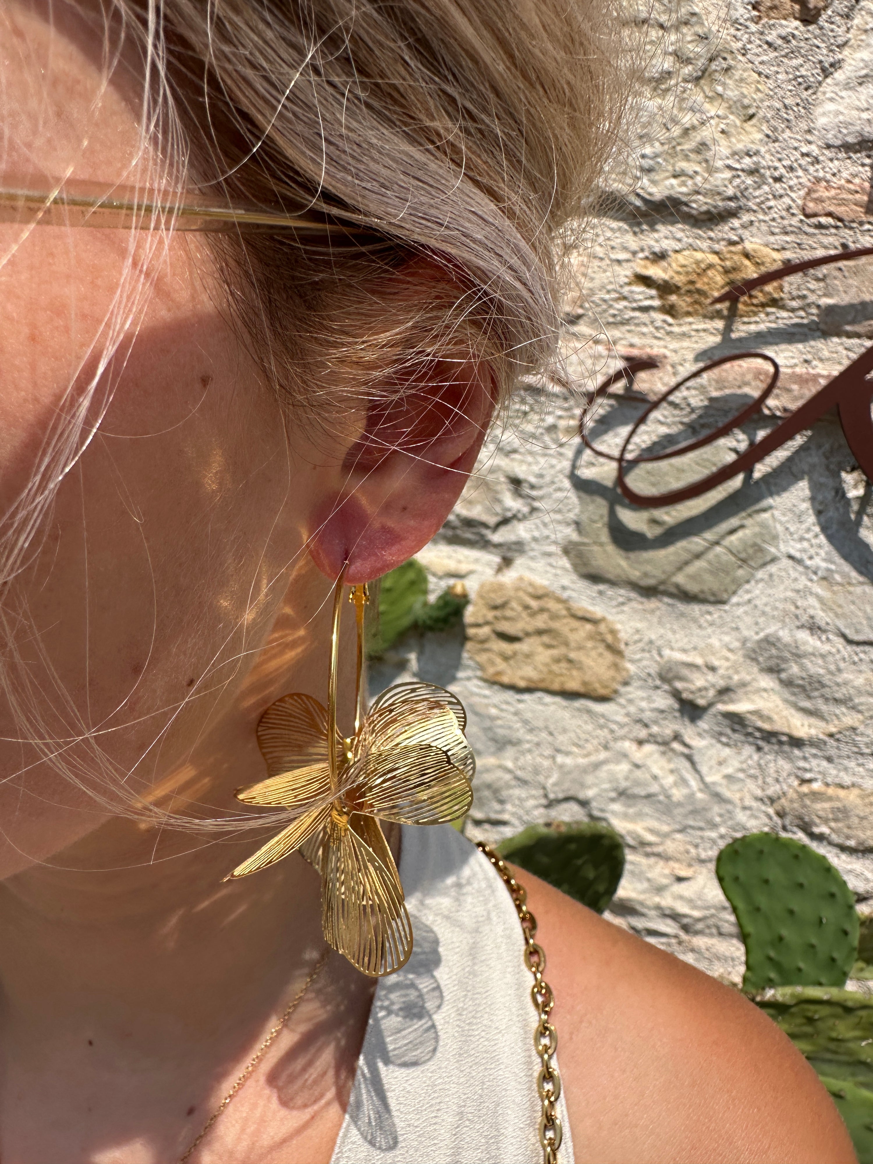 Ohrringe ( Creolen) in Gold mit Blüten