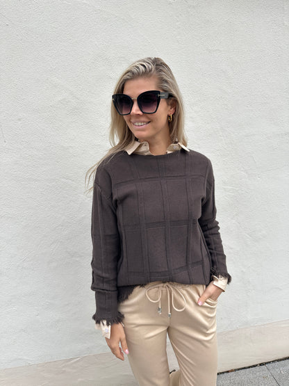 Pullover in Schokobraun mit Muster