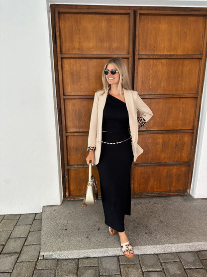 Rock in Schwarz mit seitlichen Gehschlitz