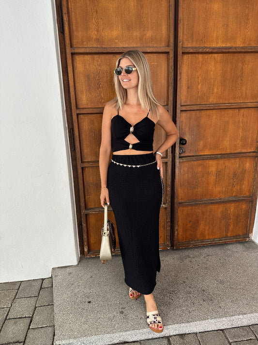 Top in Schwarz mit 2 goldenen Spangen und dünnen Trägern (Bauchfrei)