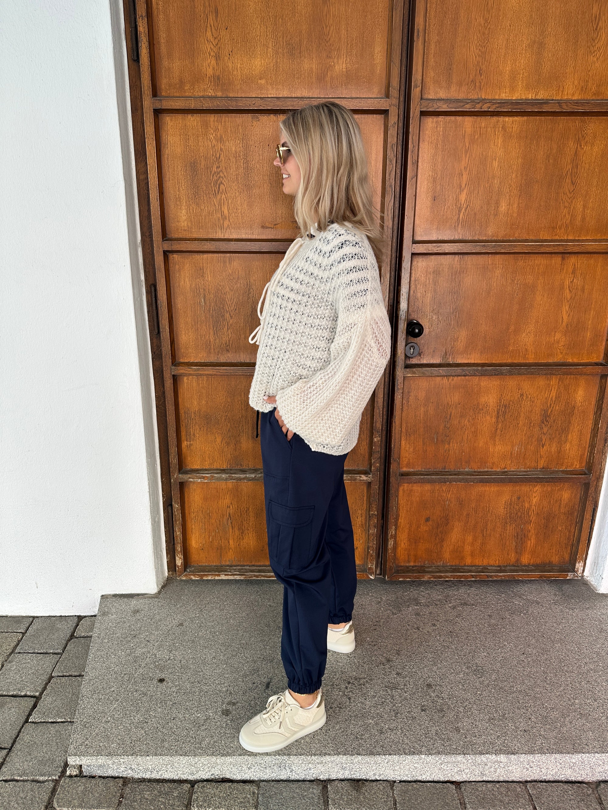 Strickjacke in Beige vorne zum Binden