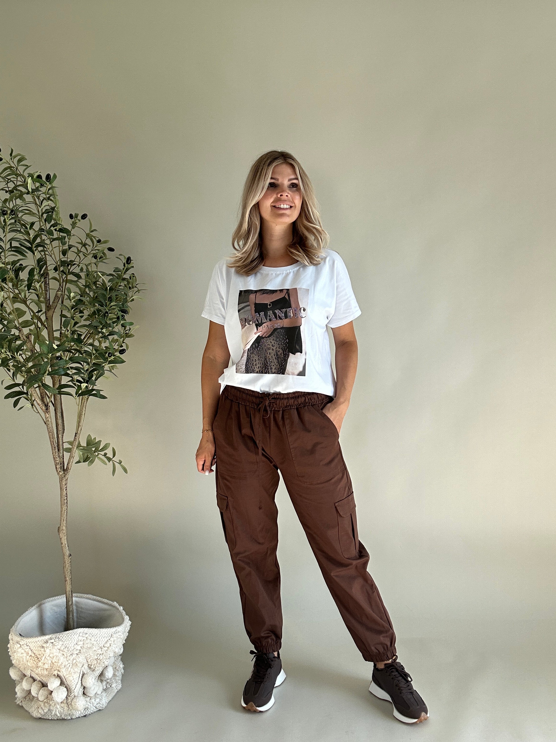 Sneaker in Schokobraun/Gold