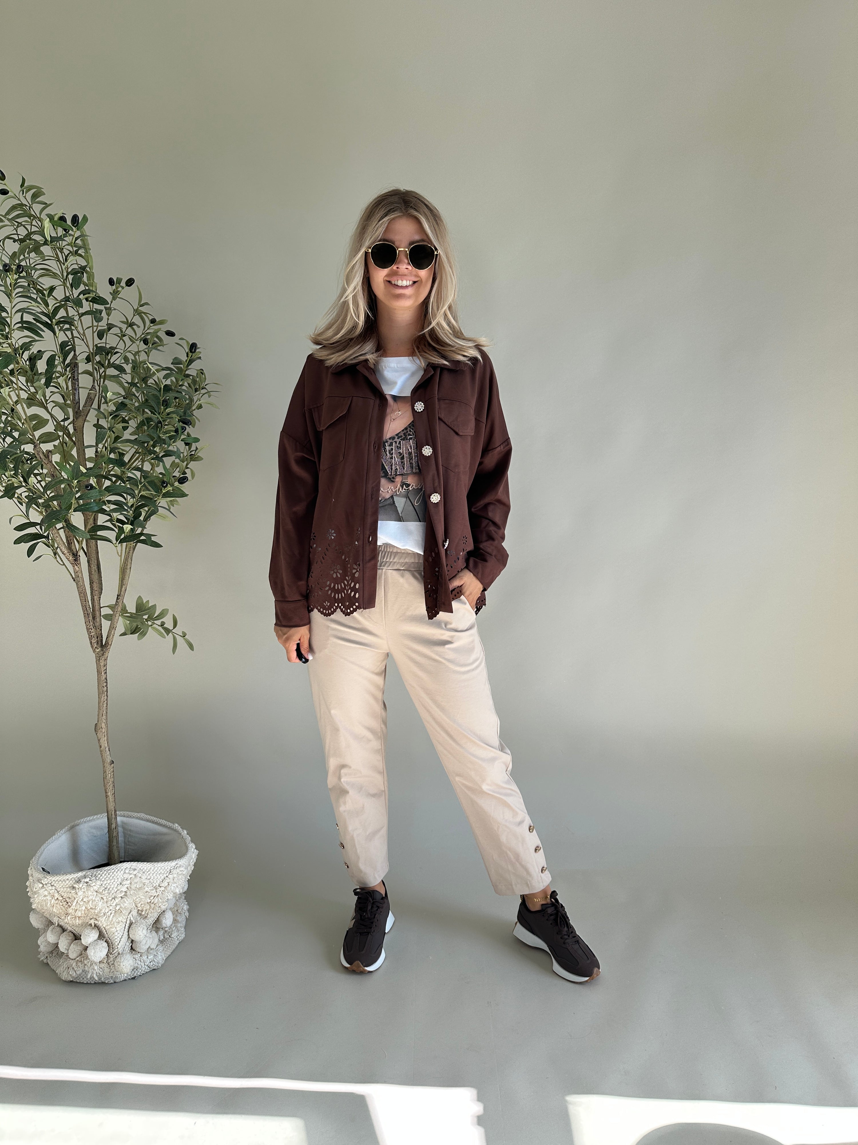 Sneaker in Schokobraun/Gold