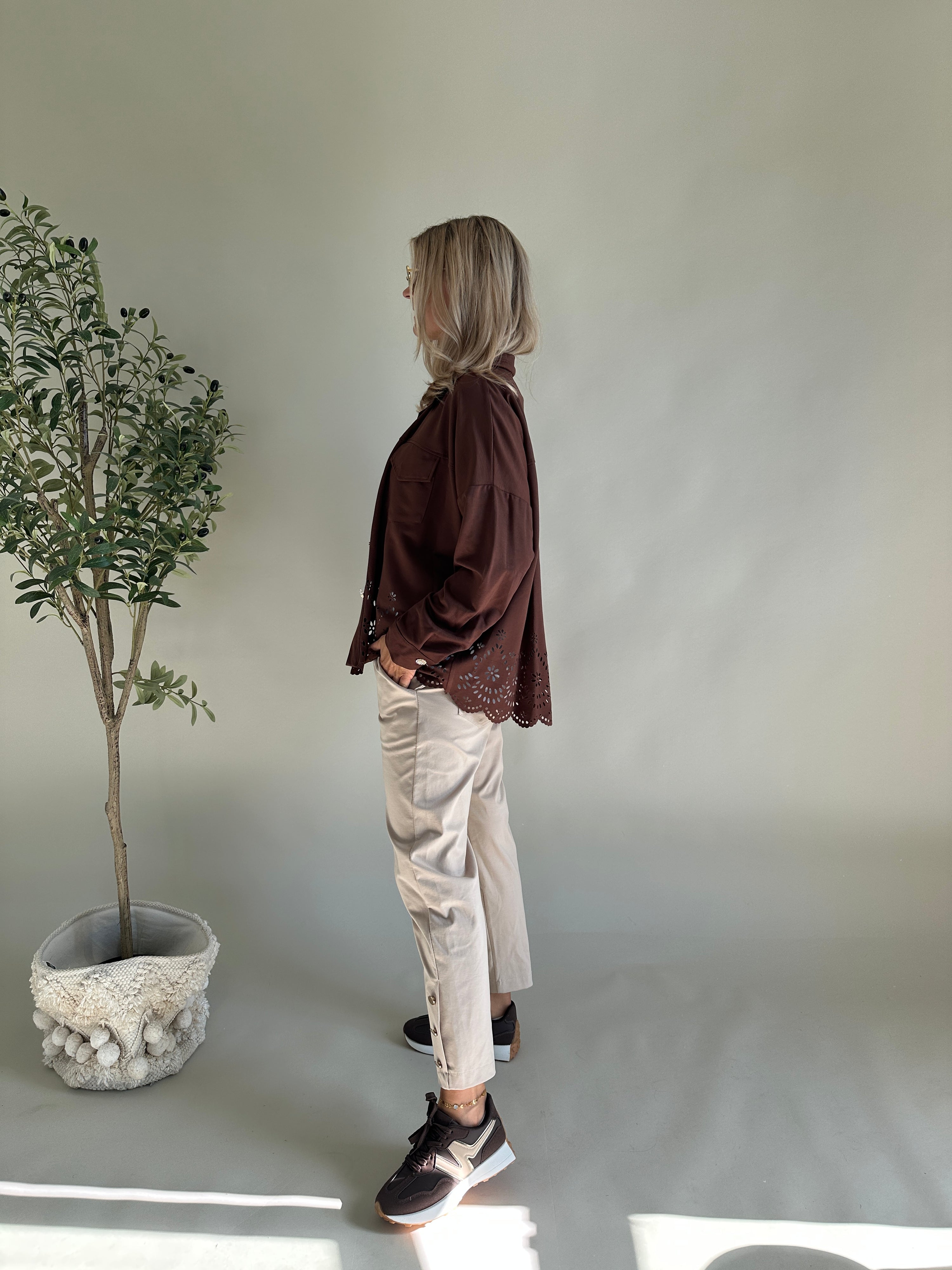 Sneaker in Schokobraun/Gold