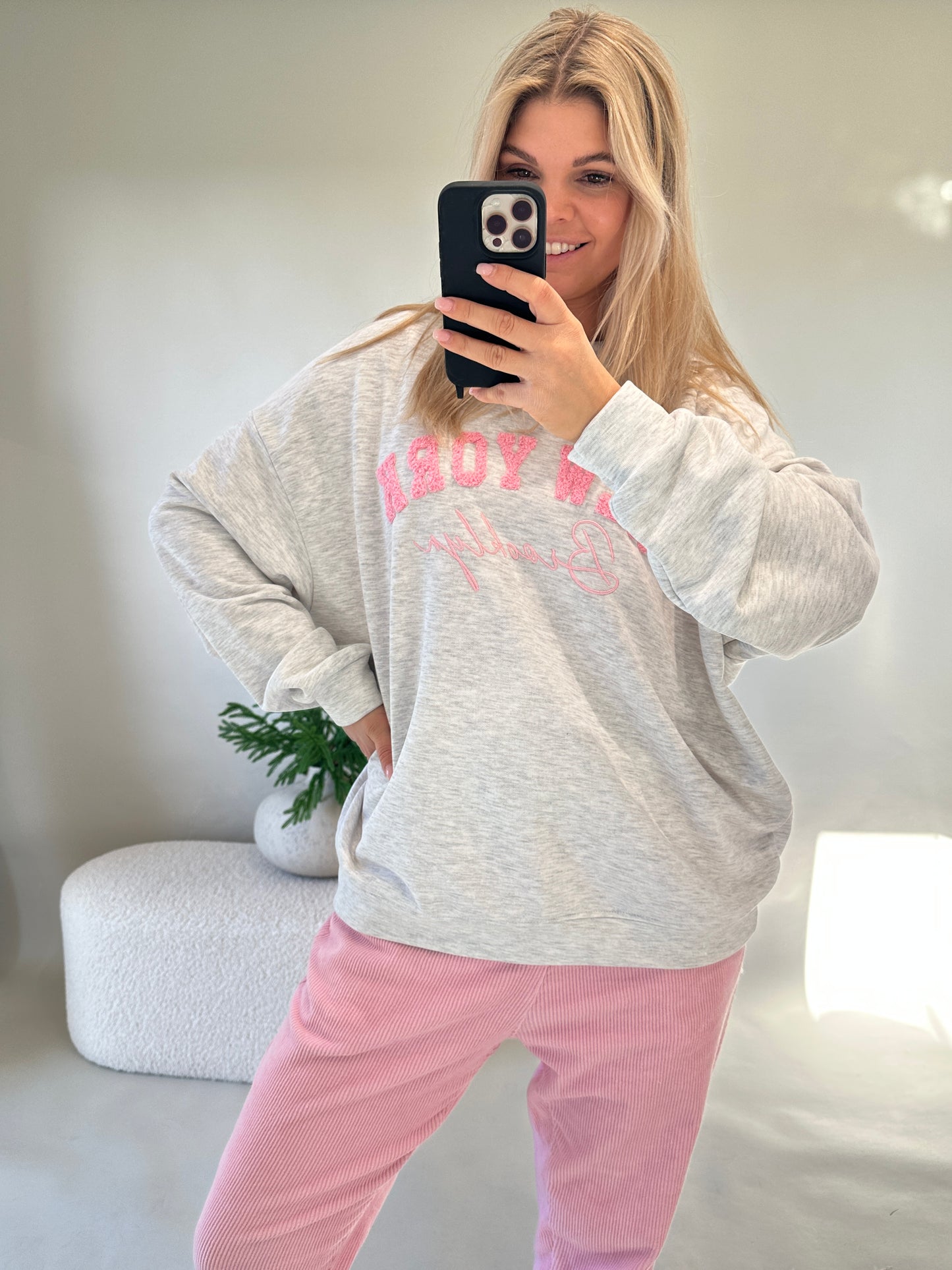 pullover in graumeliert mit aufschrift in rosa (new york)