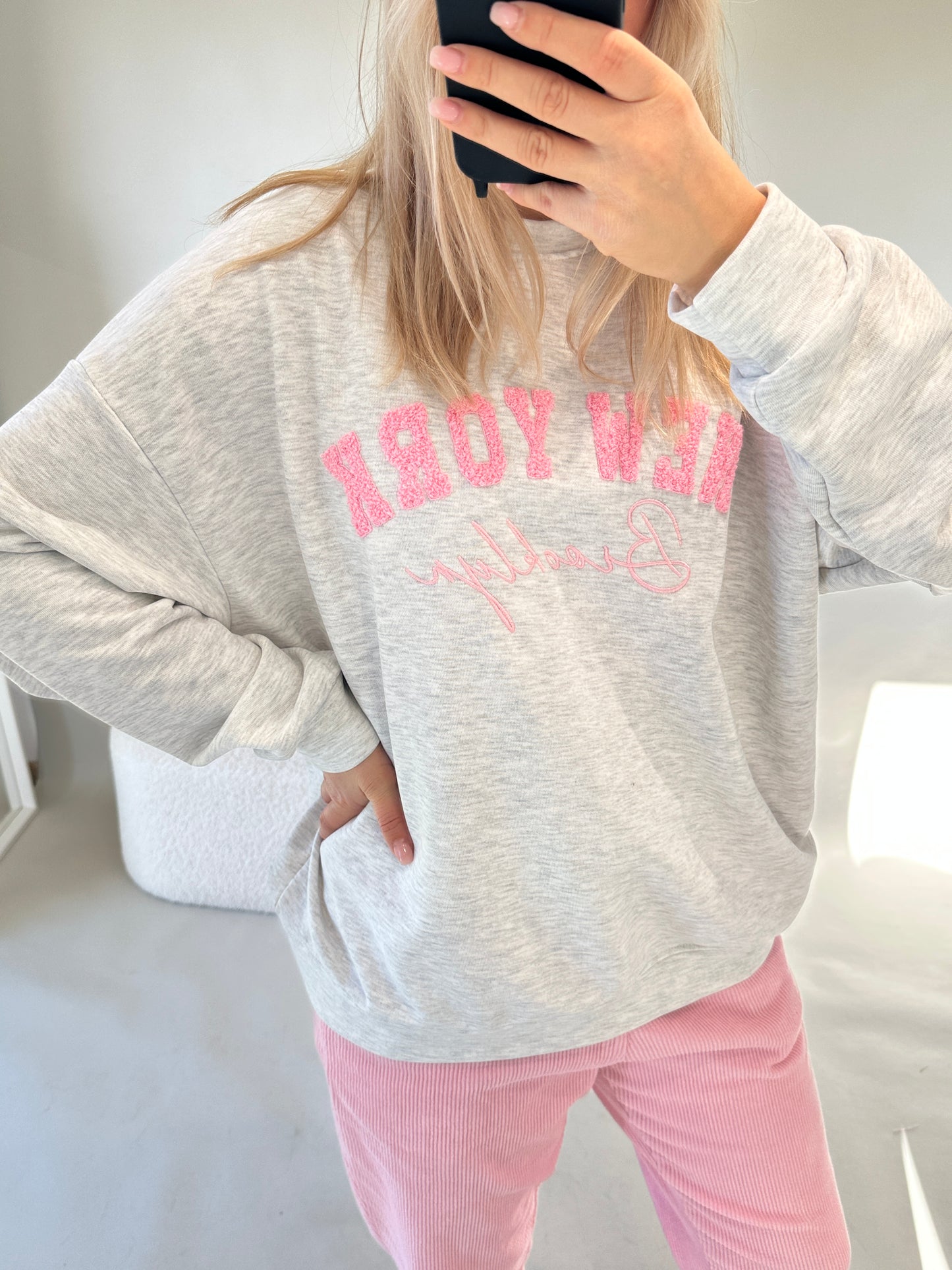 pullover in graumeliert mit aufschrift in rosa (new york)
