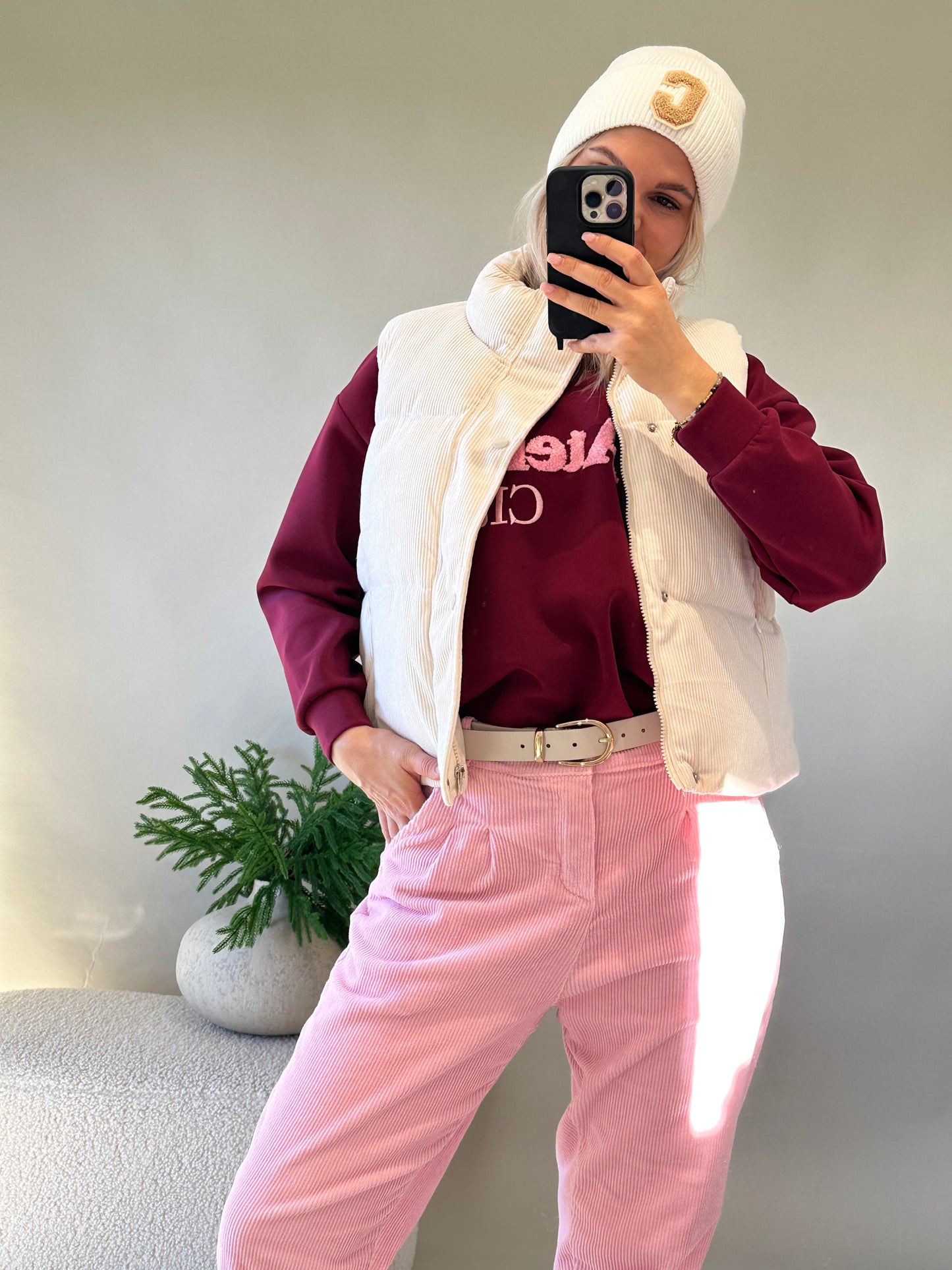 pullover in bordeaux mit aufschrift in rosa (latelier)