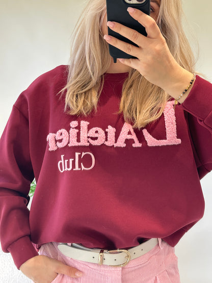 Pullover in Bordeaux mit Aufschrift in Rosa (LAtelier)