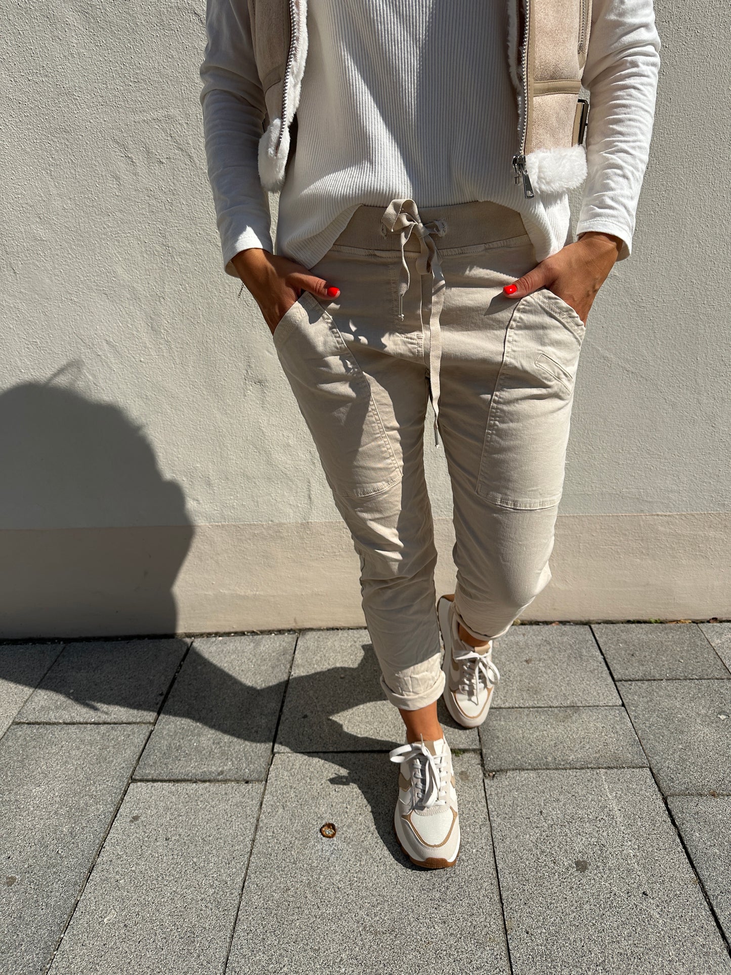 jeans in beige mit gummibund