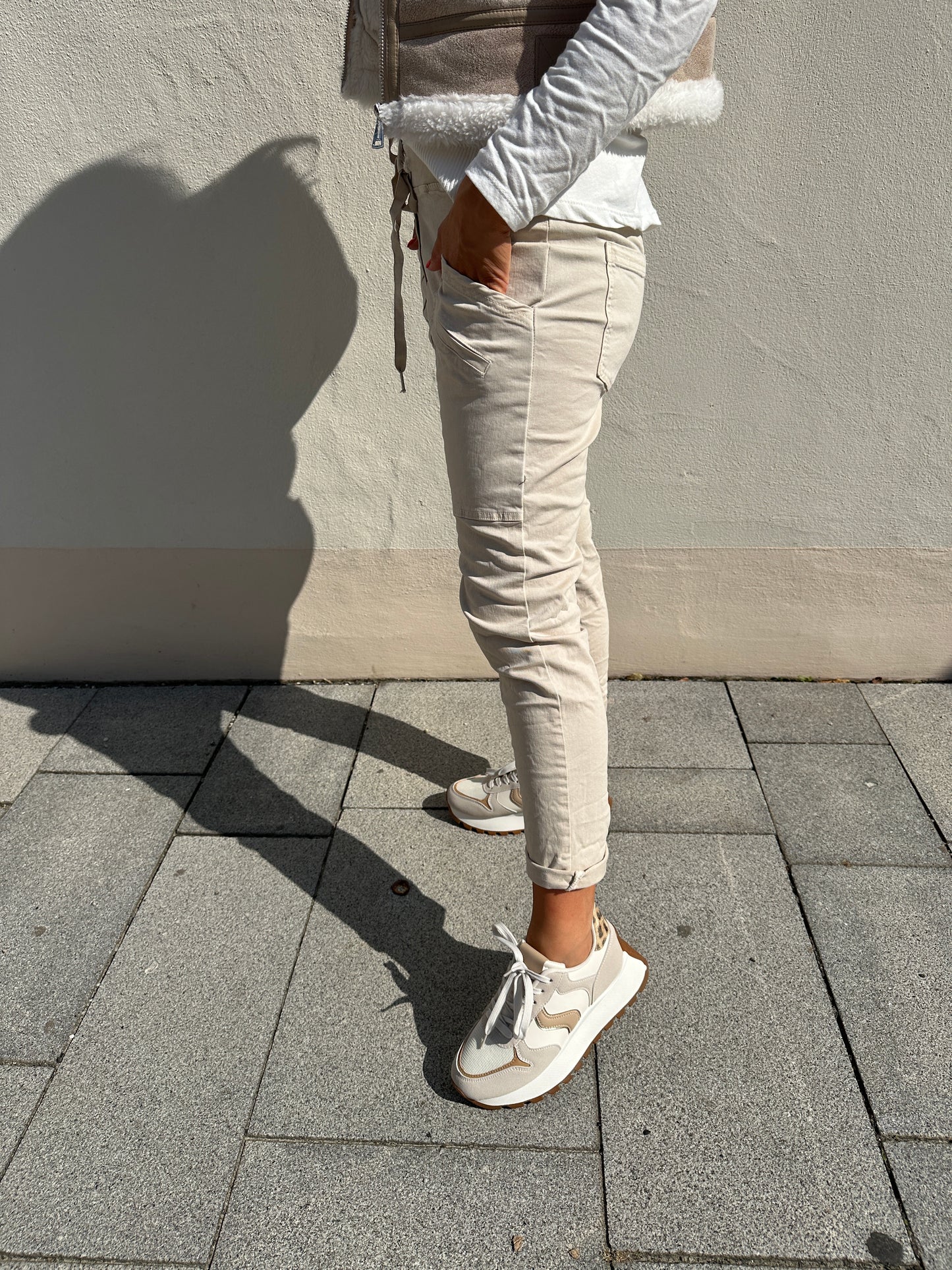 jeans in beige mit gummibund