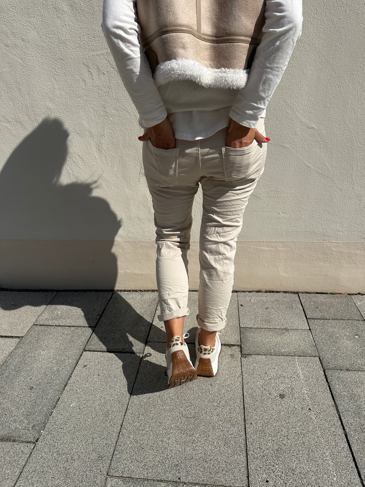 jeans in beige mit gummibund