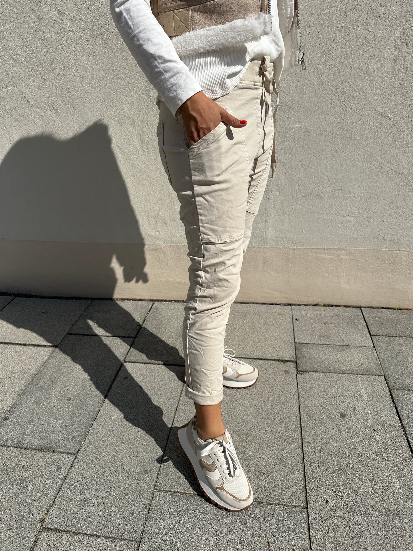 jeans in beige mit gummibund