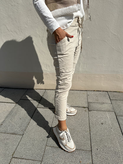 Jeans in Beige mit Gummibund