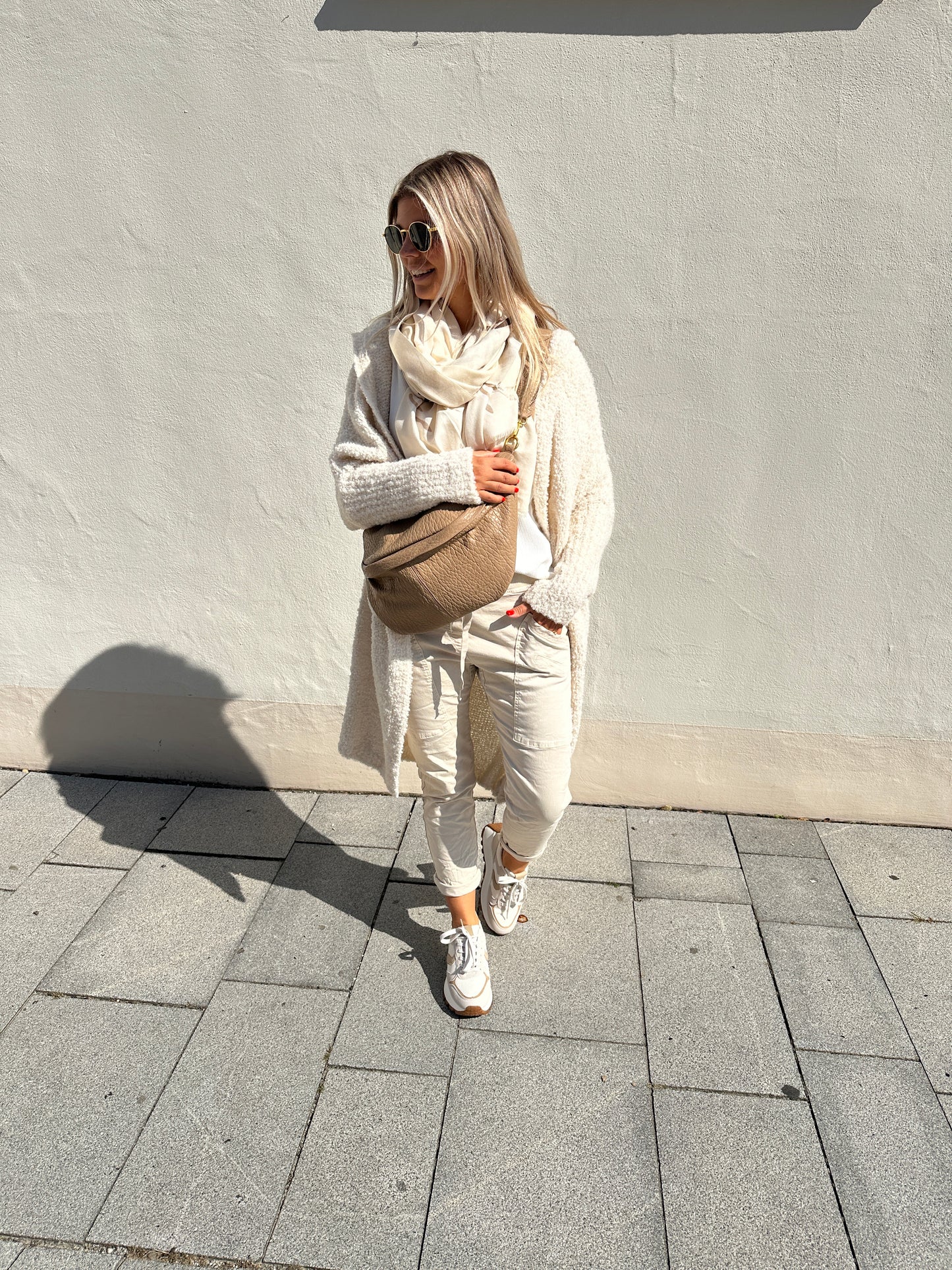 jeans in beige mit gummibund