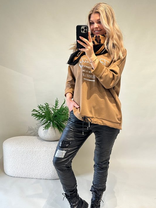 Pullover in Zimt mit Glitzeraufschrift ( Beauty )