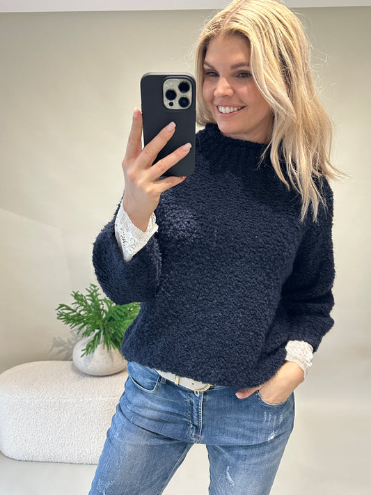 Pullover in Dunkelblau mit großen Kragen und Kurzarm