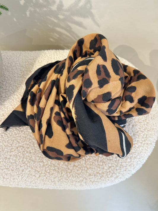 Schal in Zimt/Schwarz/Beige mit Leomuster