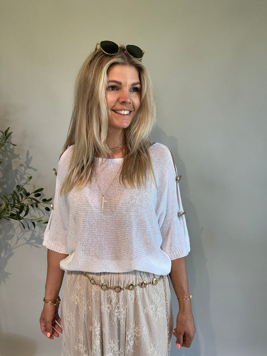 Pullover mit Öffnungen und goldene Knöpfe am Arm  in Weiß