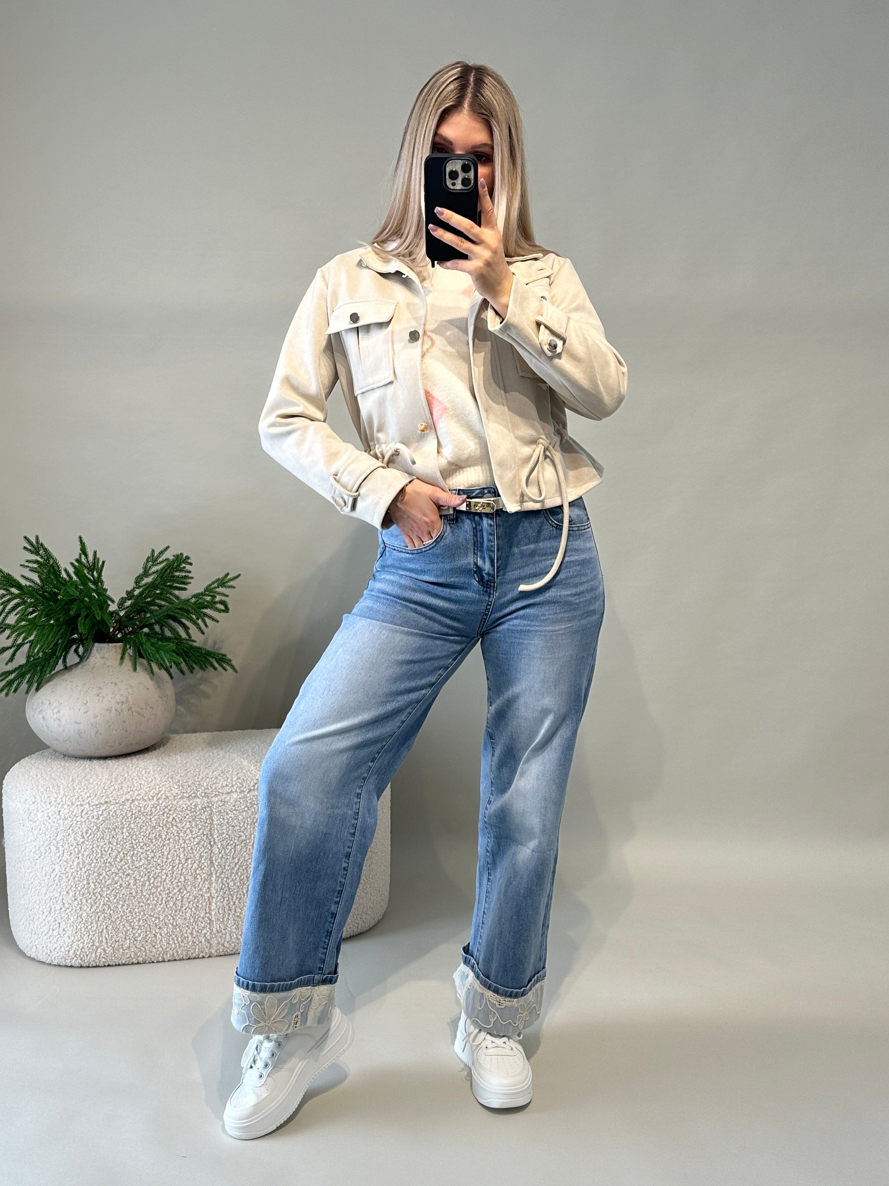 Jeans mit weitem Bein & Spitze unten