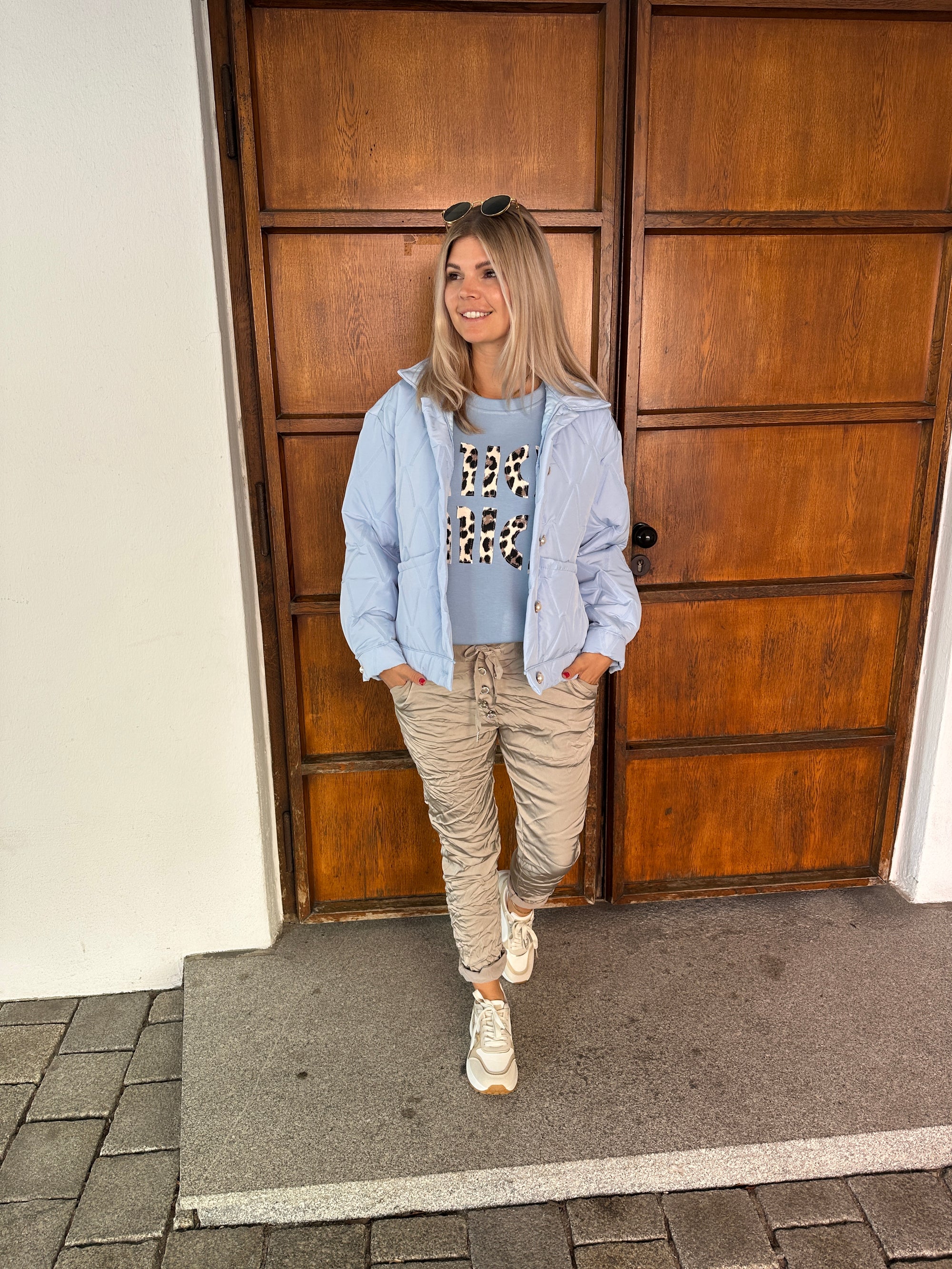 Leichte Steppjacke mit Muster in Hellblau