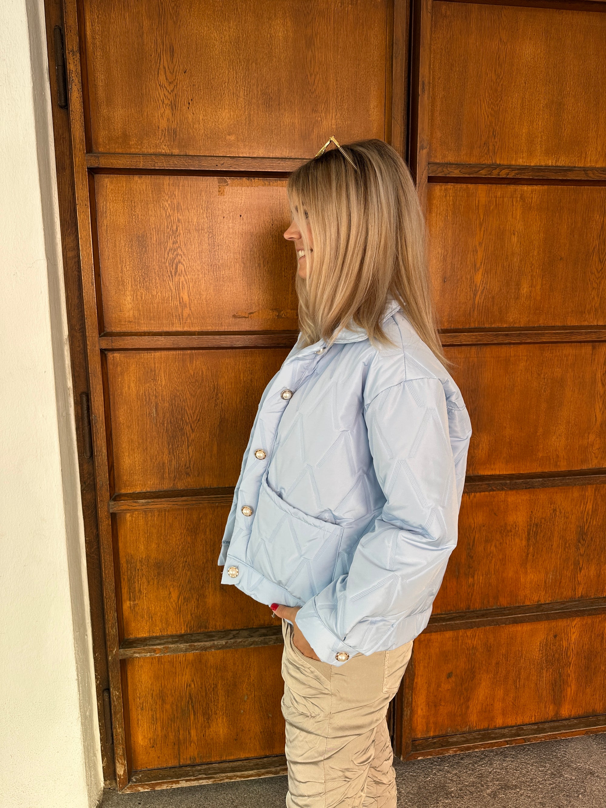 Leichte Steppjacke mit Muster in Hellblau