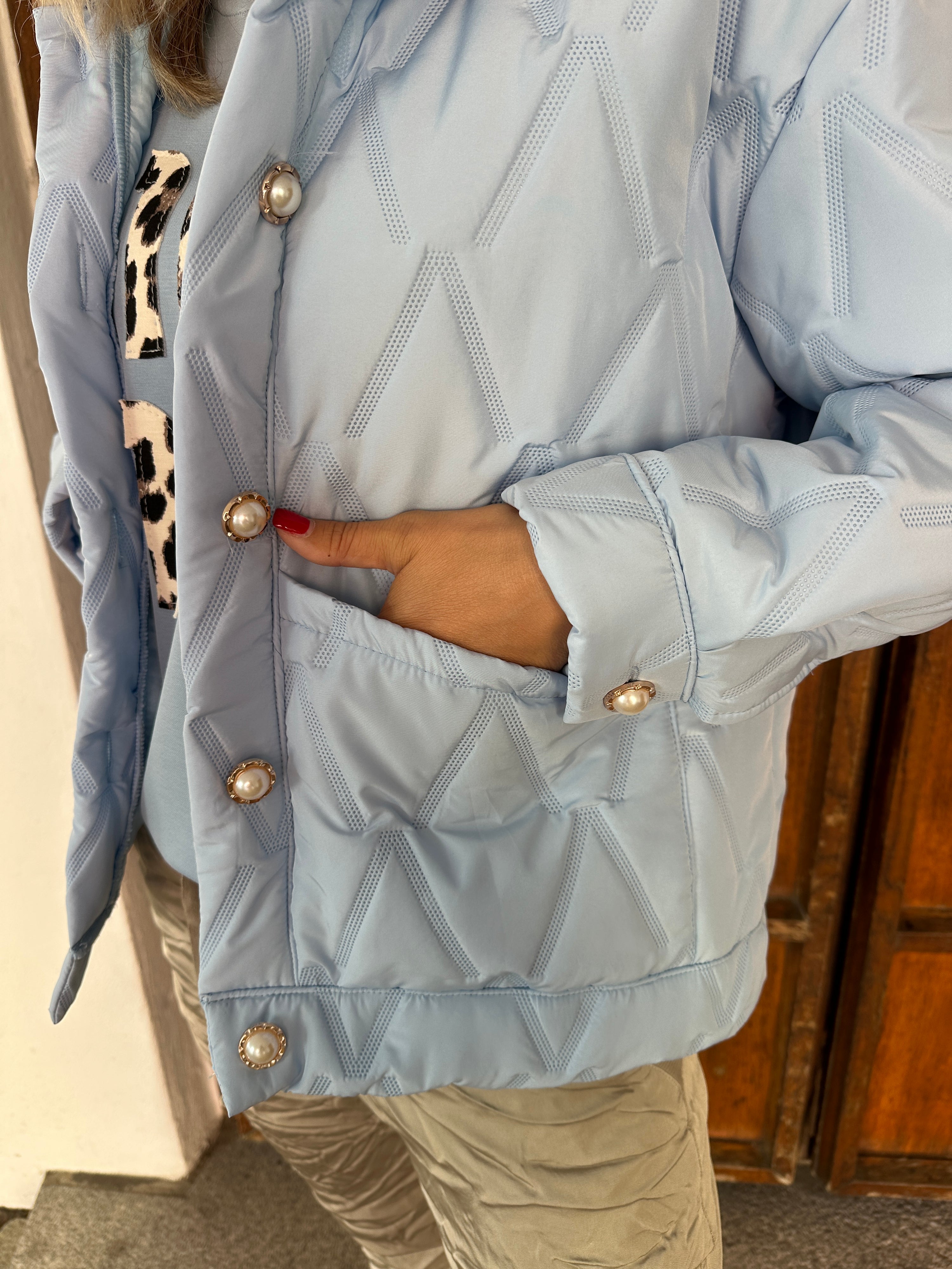 Leichte Steppjacke mit Muster in Hellblau