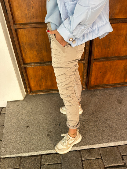 Hose in Taupe (Satin) mit Knöpfen vorne