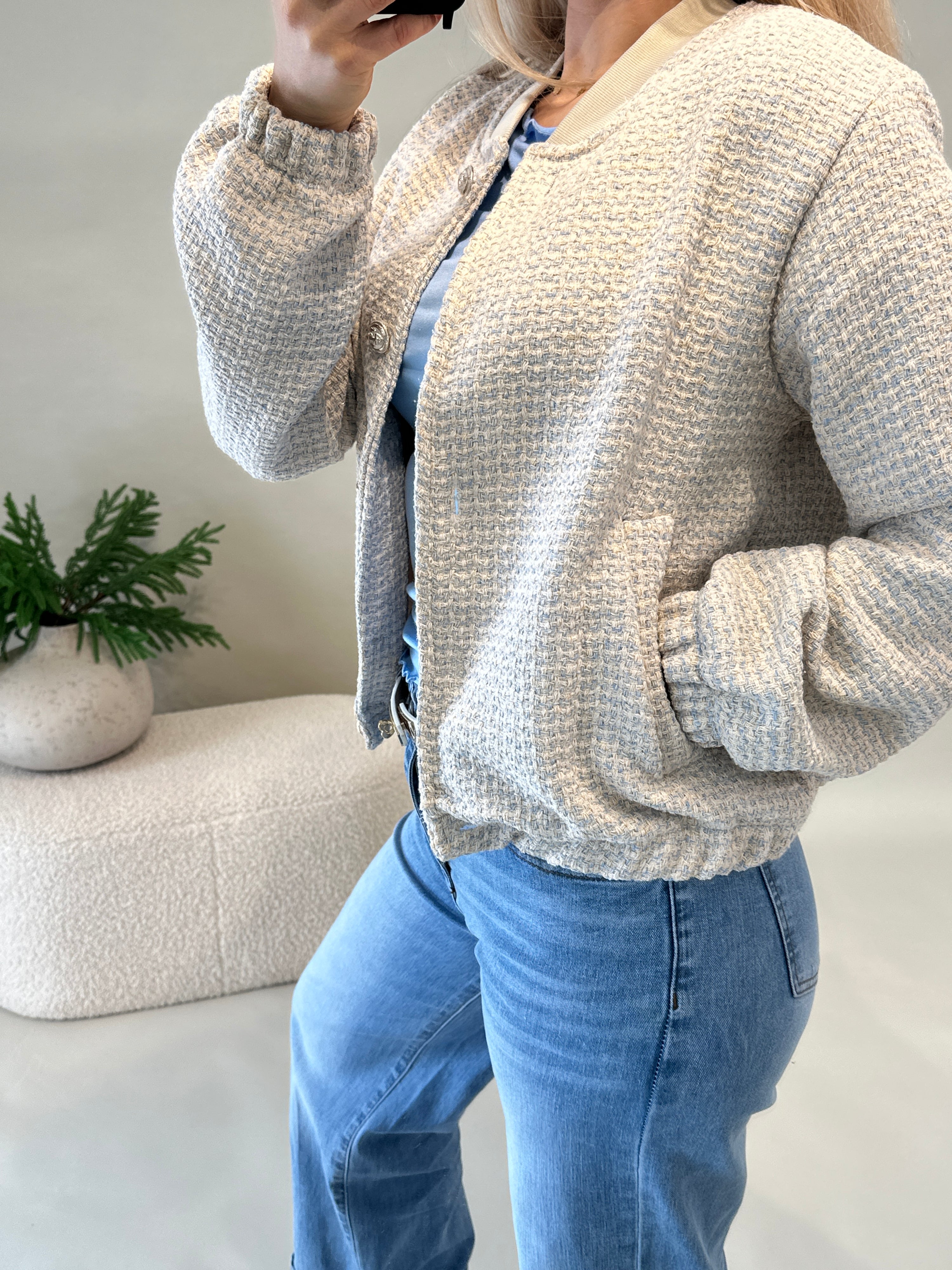 Jacke in Hellblau & Beige mit Muster