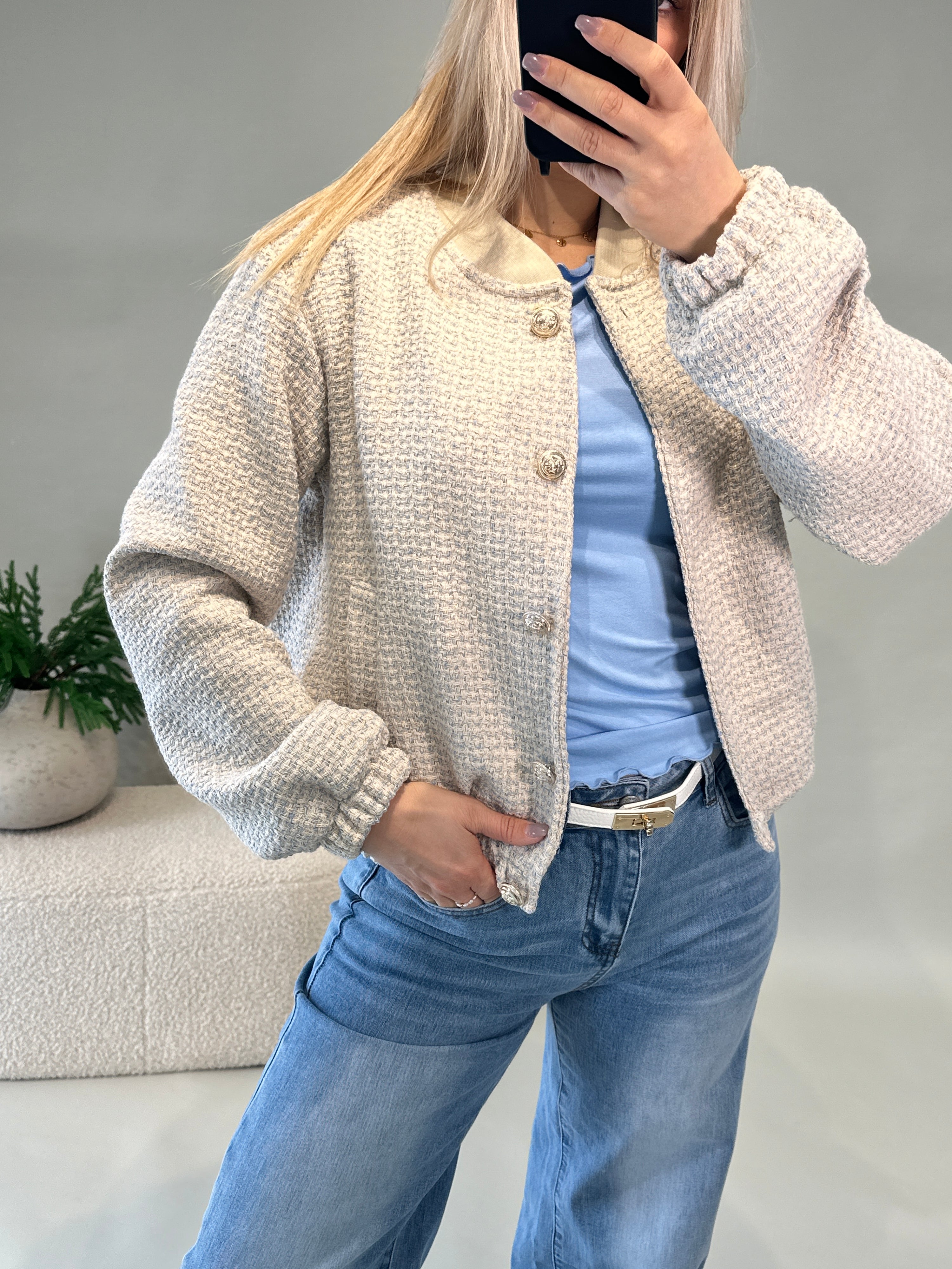 Jacke in Hellblau & Beige mit Muster