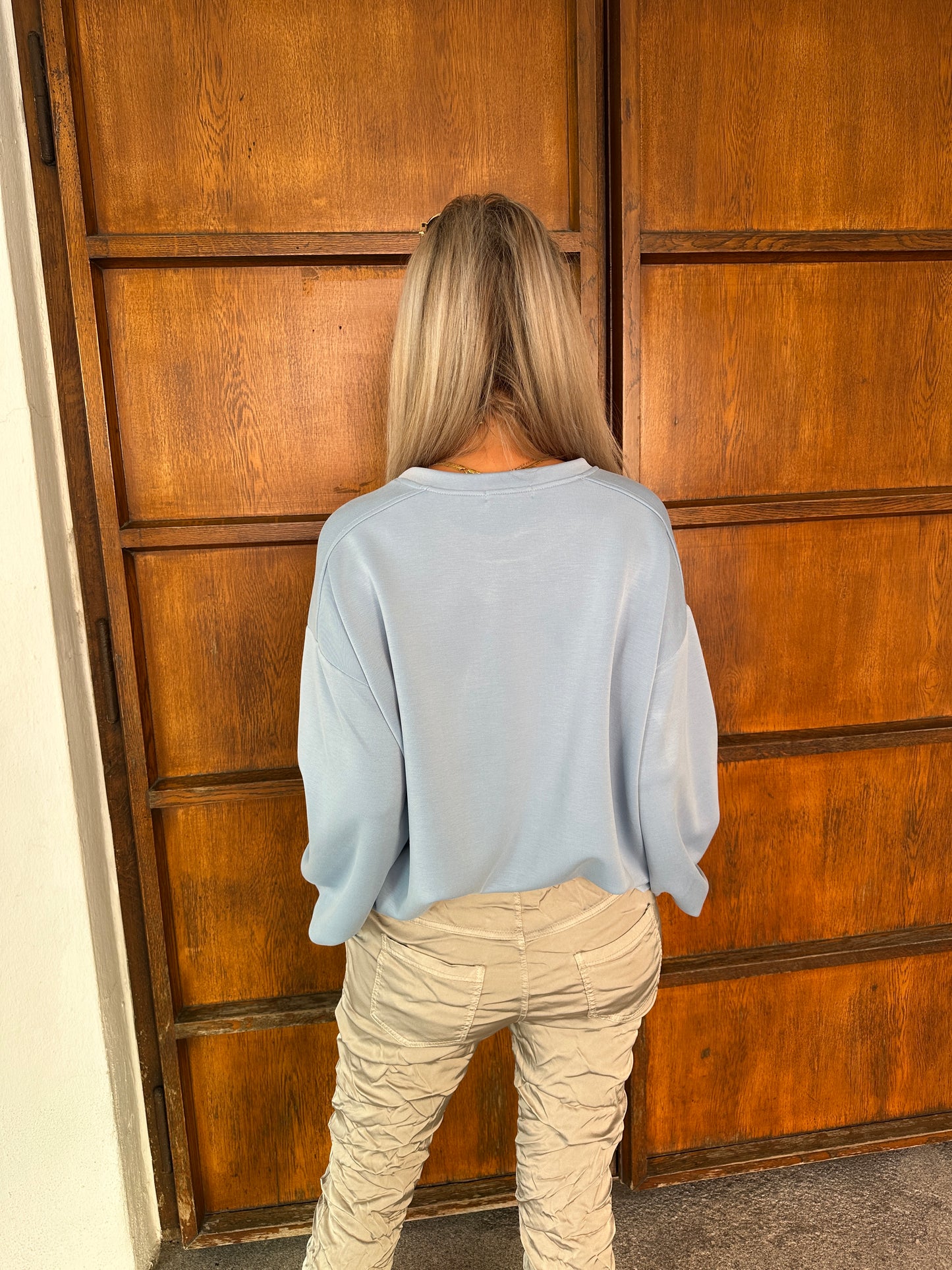 pullover in hellblau mit aufschrift in leo ( mio mio )