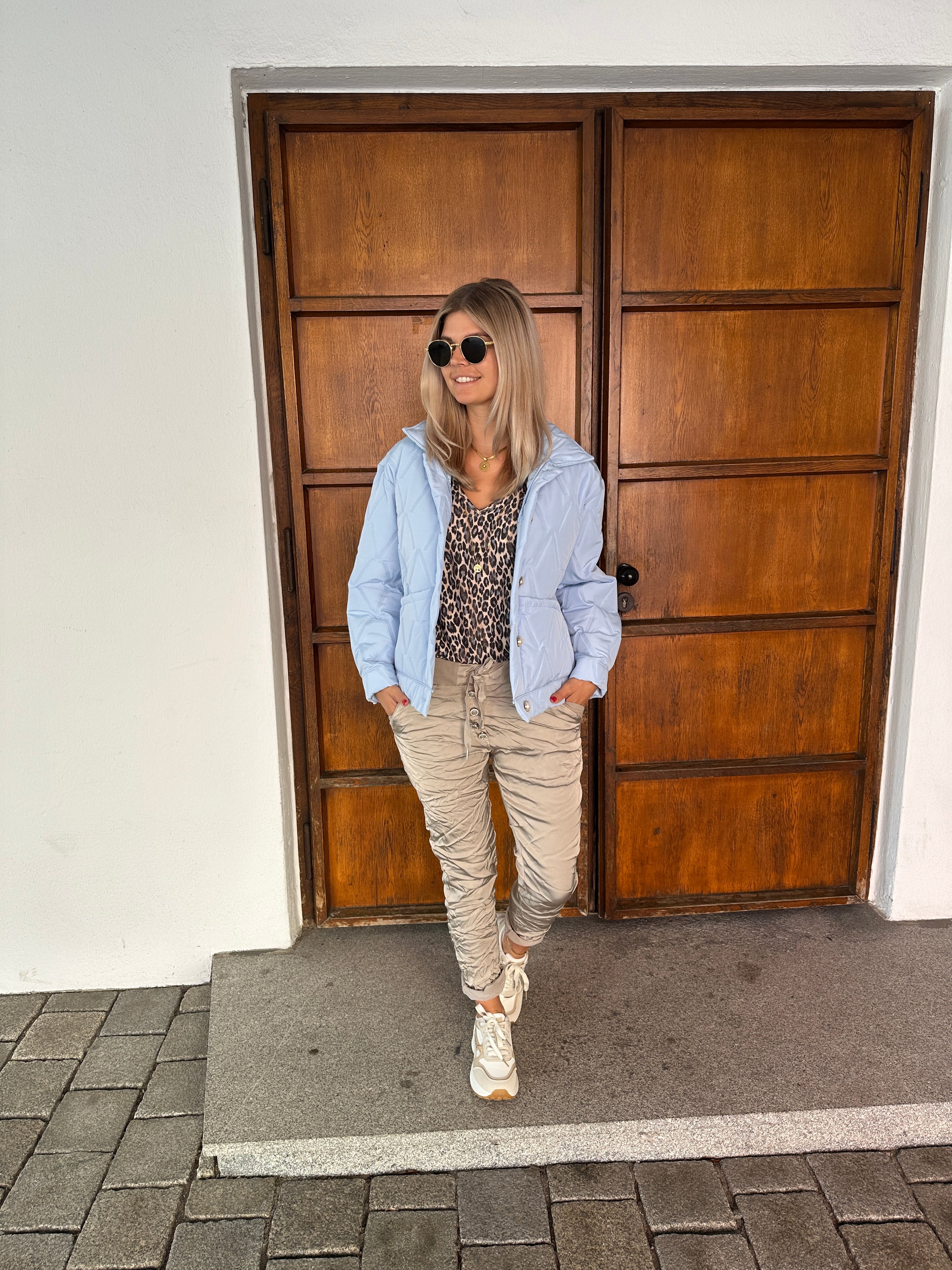 Leichte Steppjacke mit Muster in Hellblau