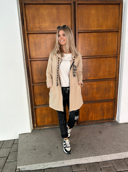 Sweatjacke in Beige  ( lang) mit Aufschrift in Schwarz