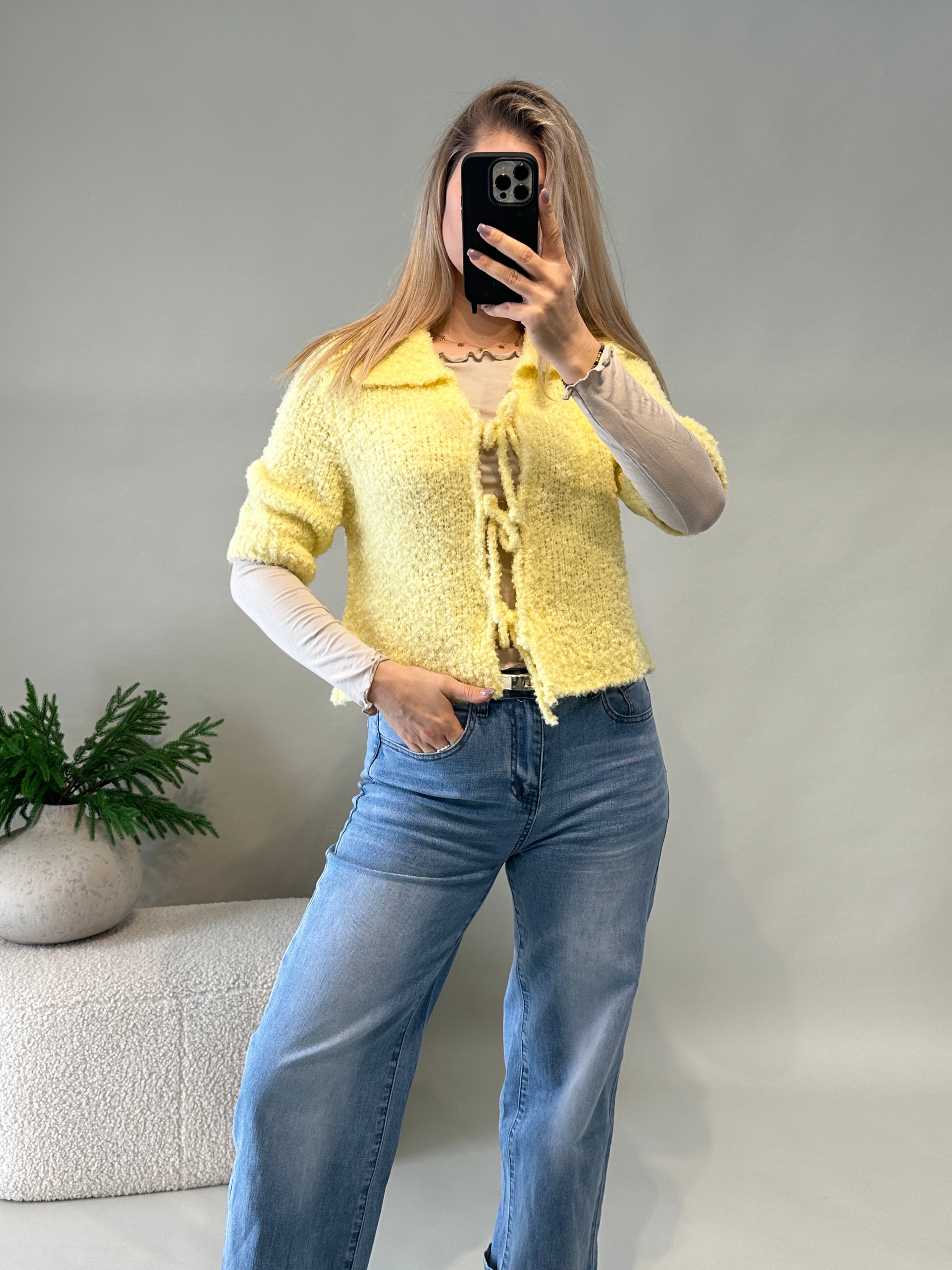 Strickjacke kurzarm vorne zum Binden in Zitronengelb