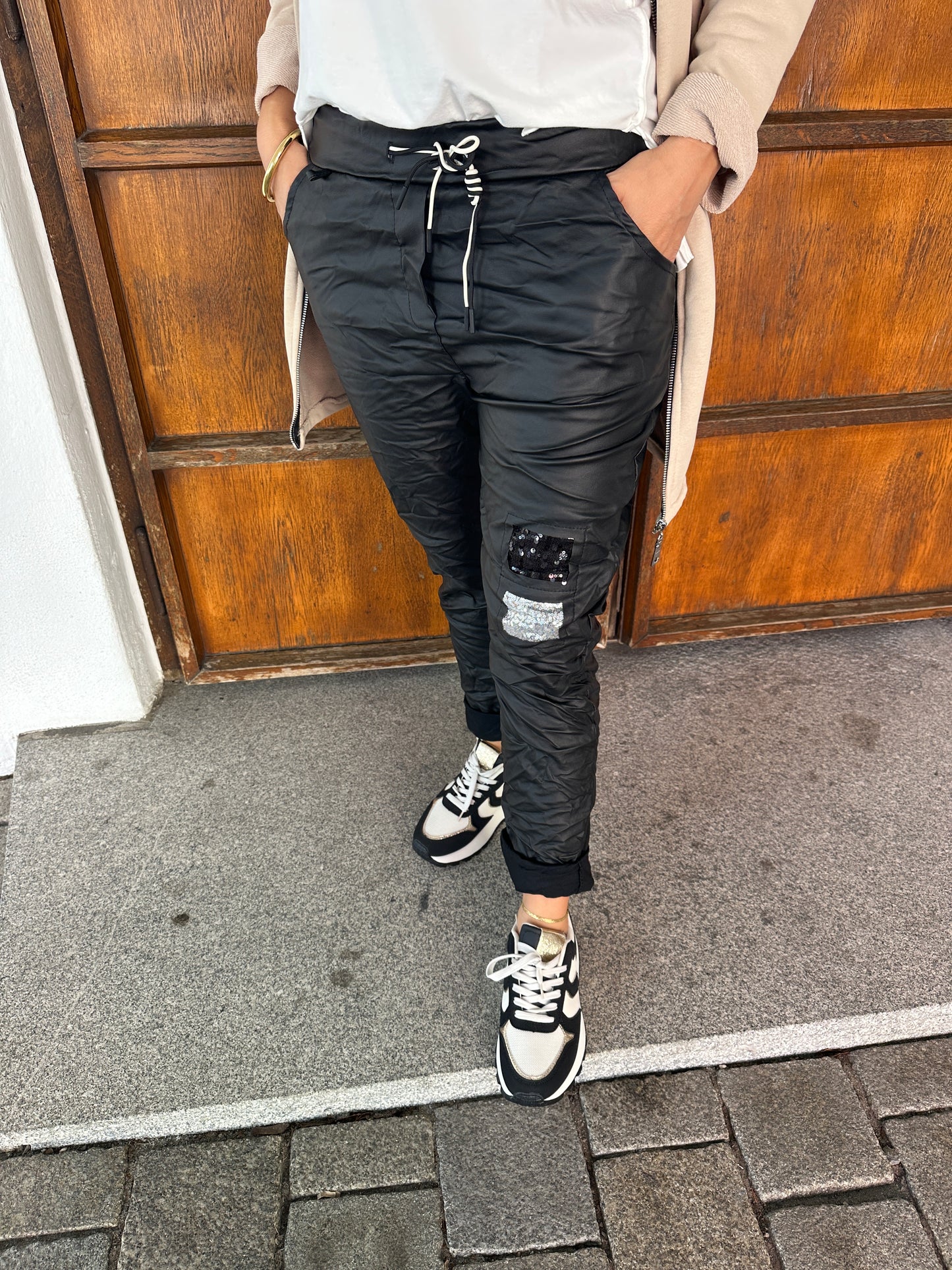 sneaker in schwarz/beige