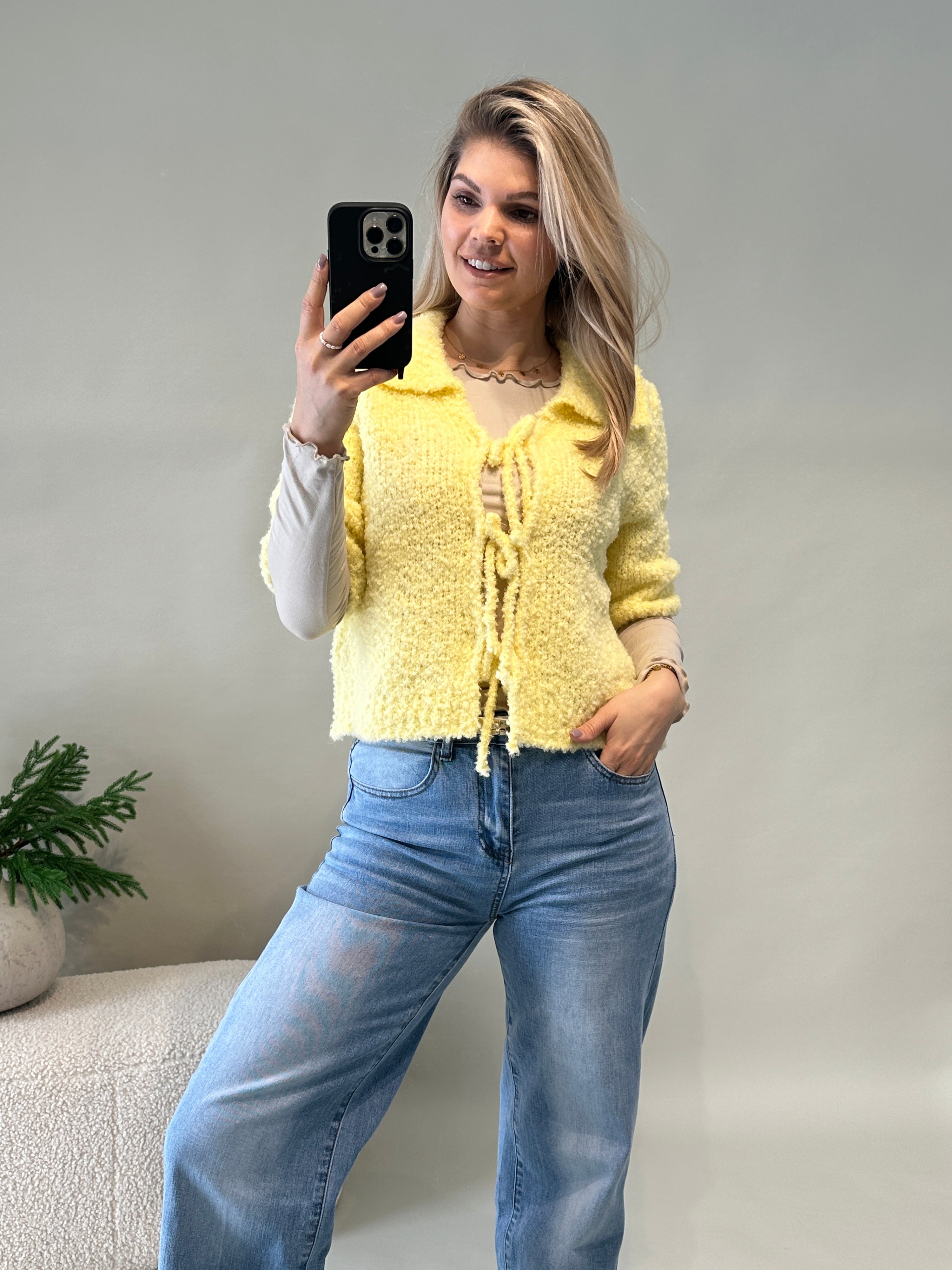 Strickjacke kurzarm vorne zum Binden in Zitronengelb