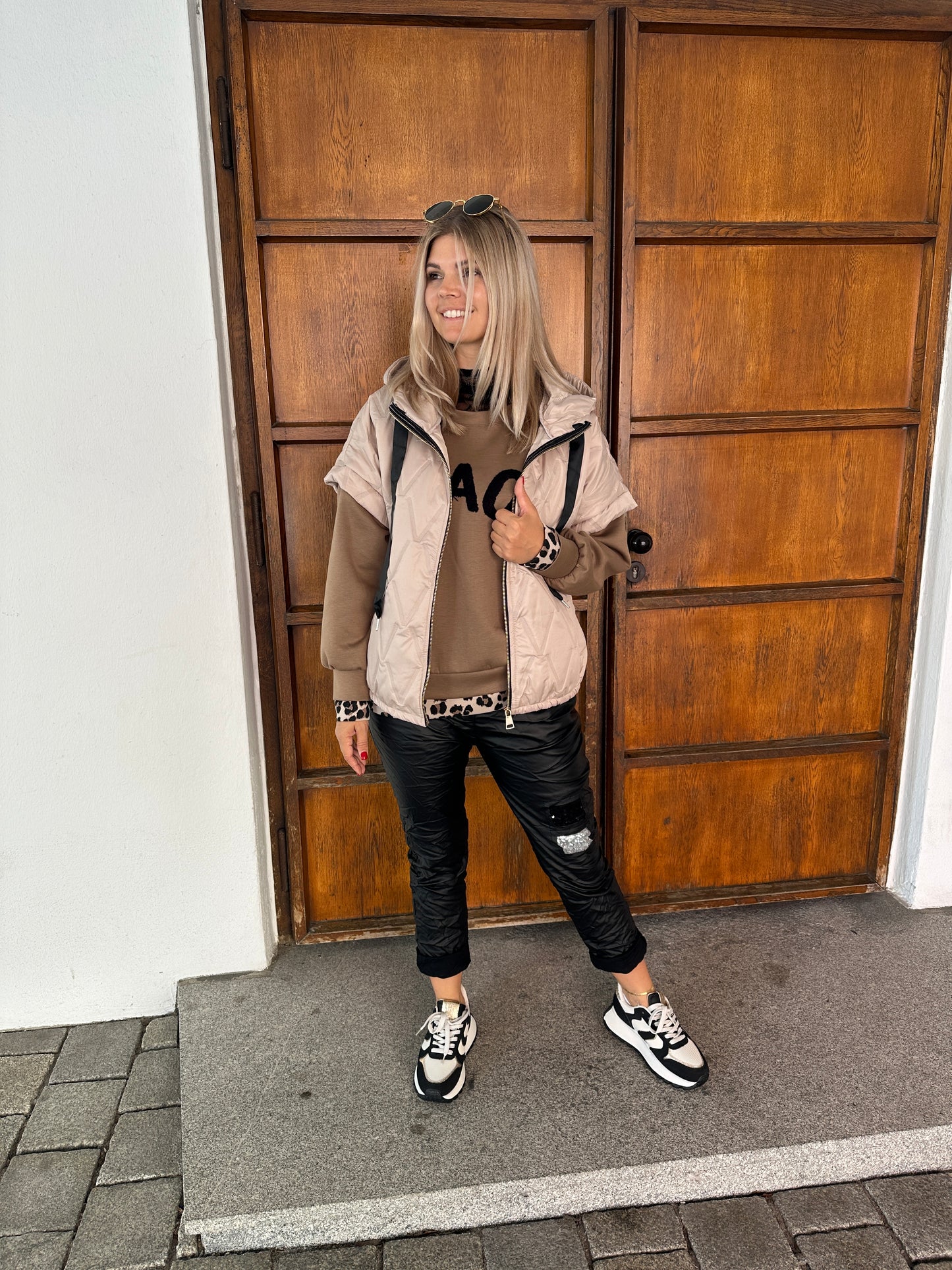 pullover in braun/leo mit aufschrift in beige (ciao! )