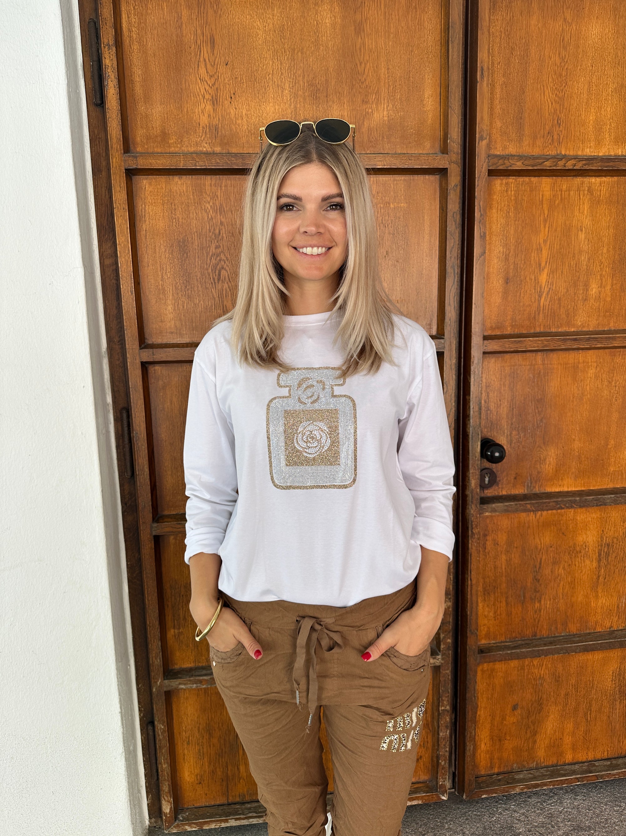 Shirt in Weiß mit Glitzeraufdruck in Gold/Silber ( Parfumflacon )