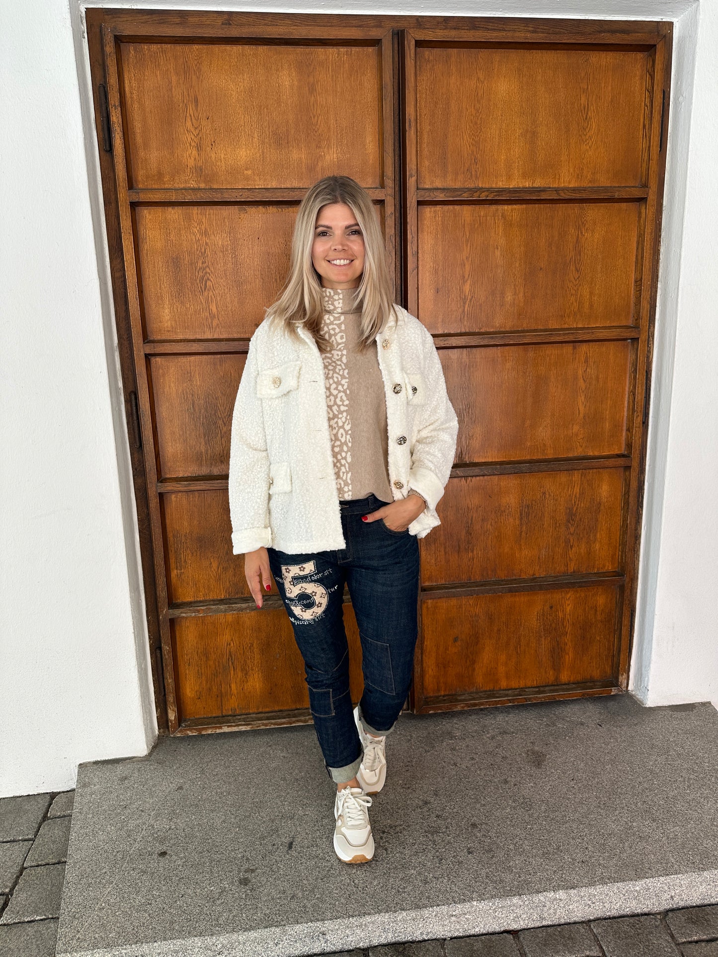 jeans mit aufdruck nummer 5 (beige)