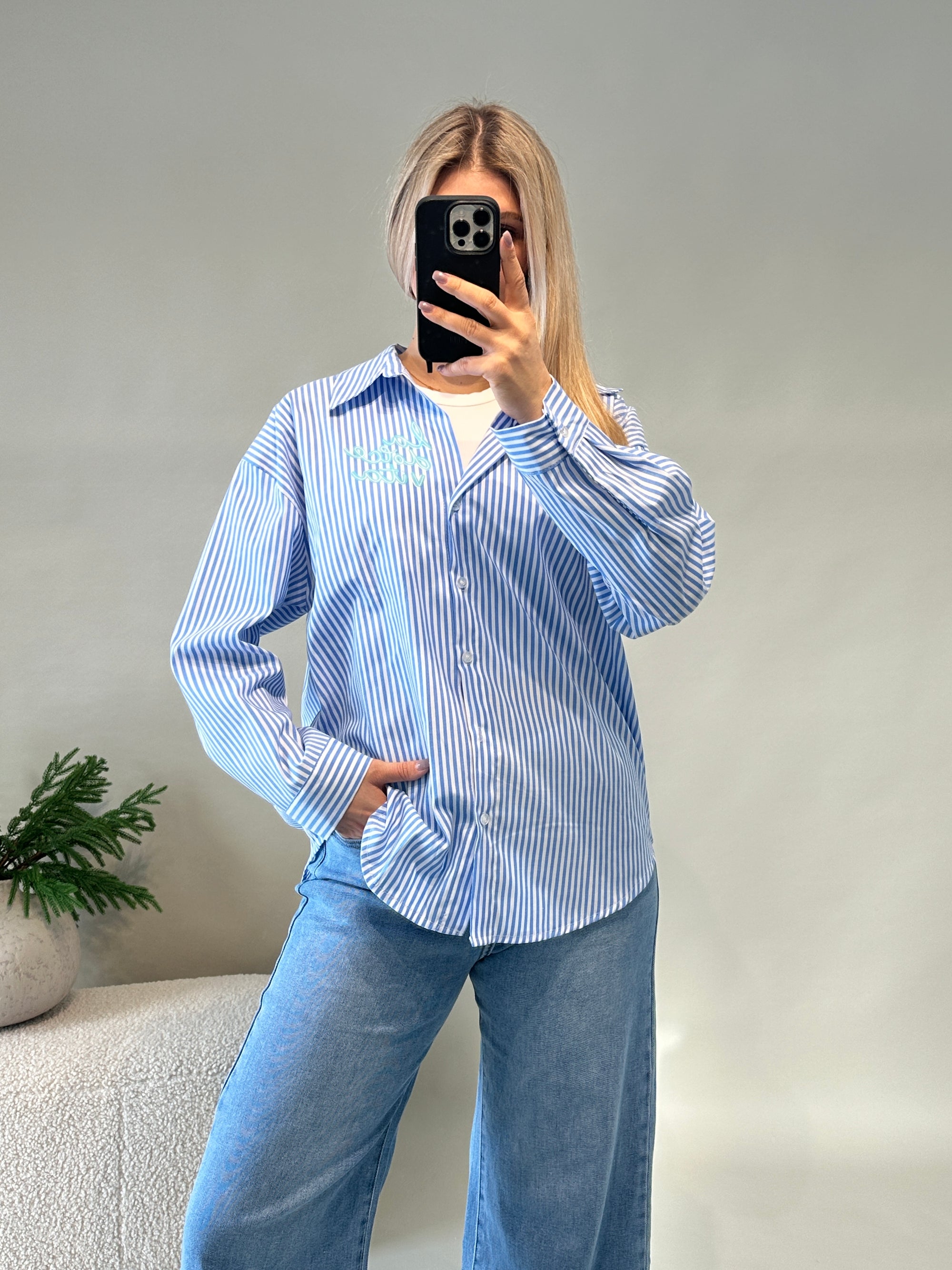 Bluse in Hellblau gestreift mit Aufdruck
